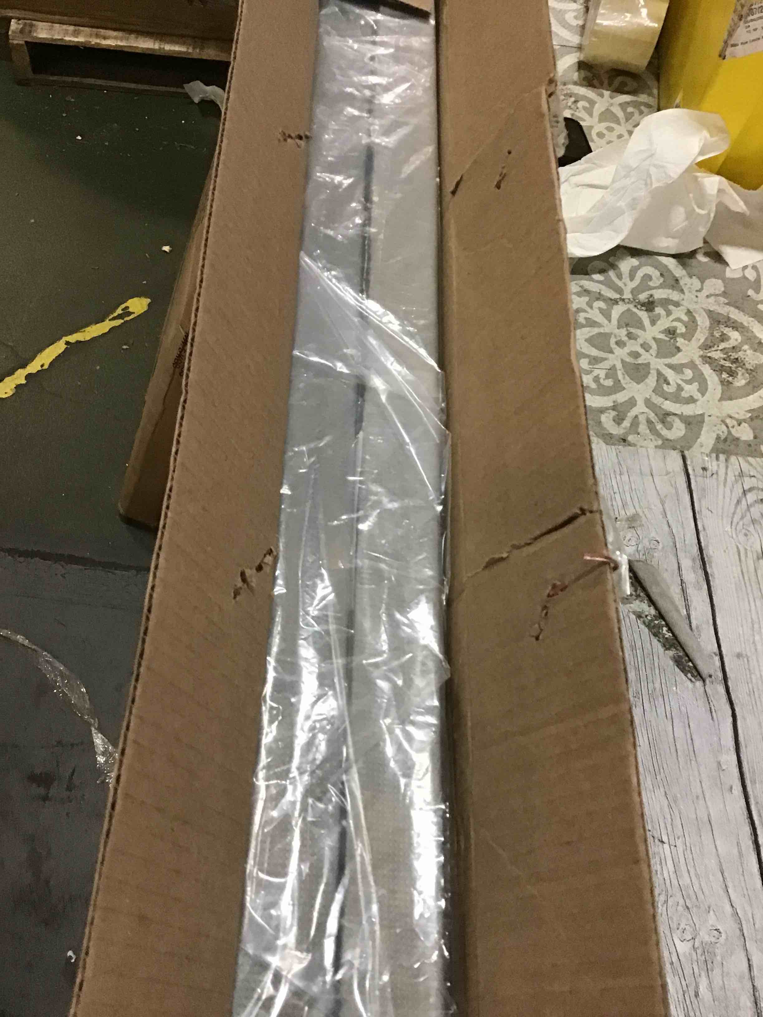 https://s3.amazonaws.com/lotting-images-prod/bidfta/RED5665338_1697127412136.jpeg