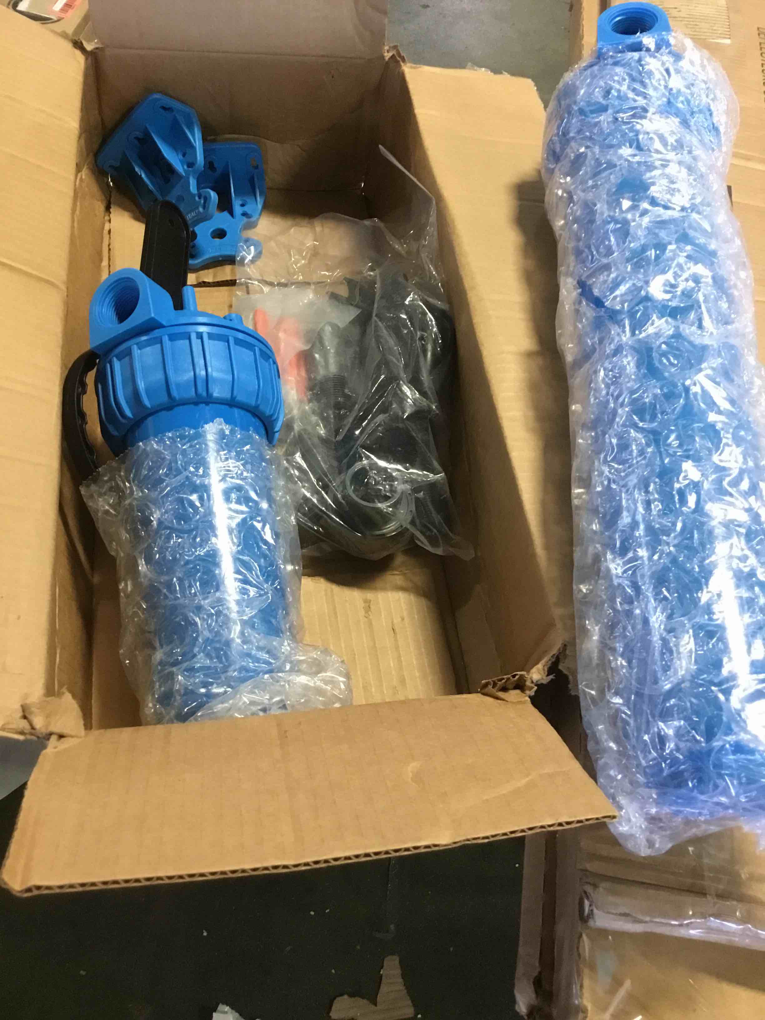https://s3.amazonaws.com/lotting-images-prod/bidfta/RED5666509_1696348737072.jpeg