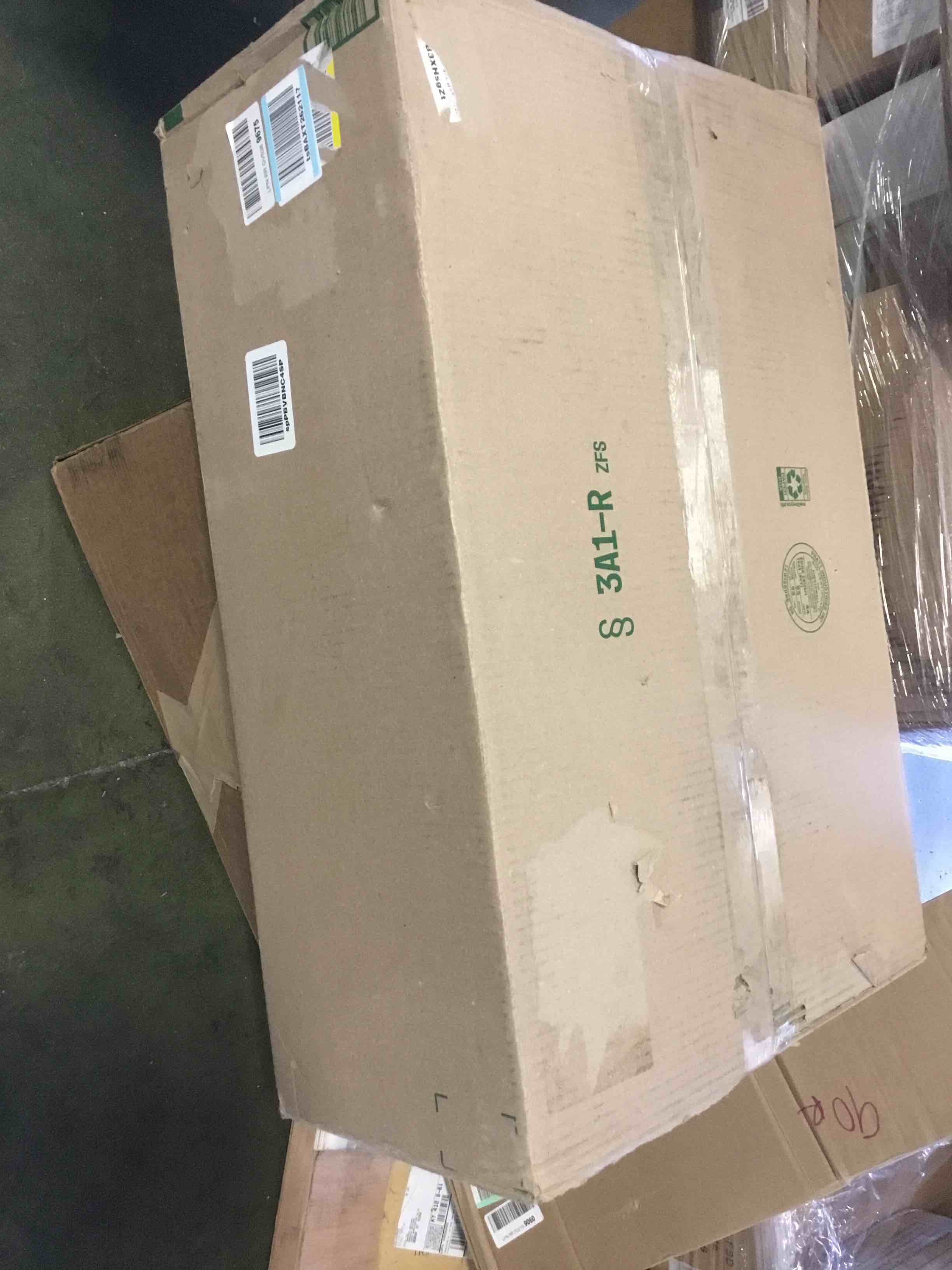 https://s3.amazonaws.com/lotting-images-prod/bidfta/RED5666564_1696355359007.jpeg