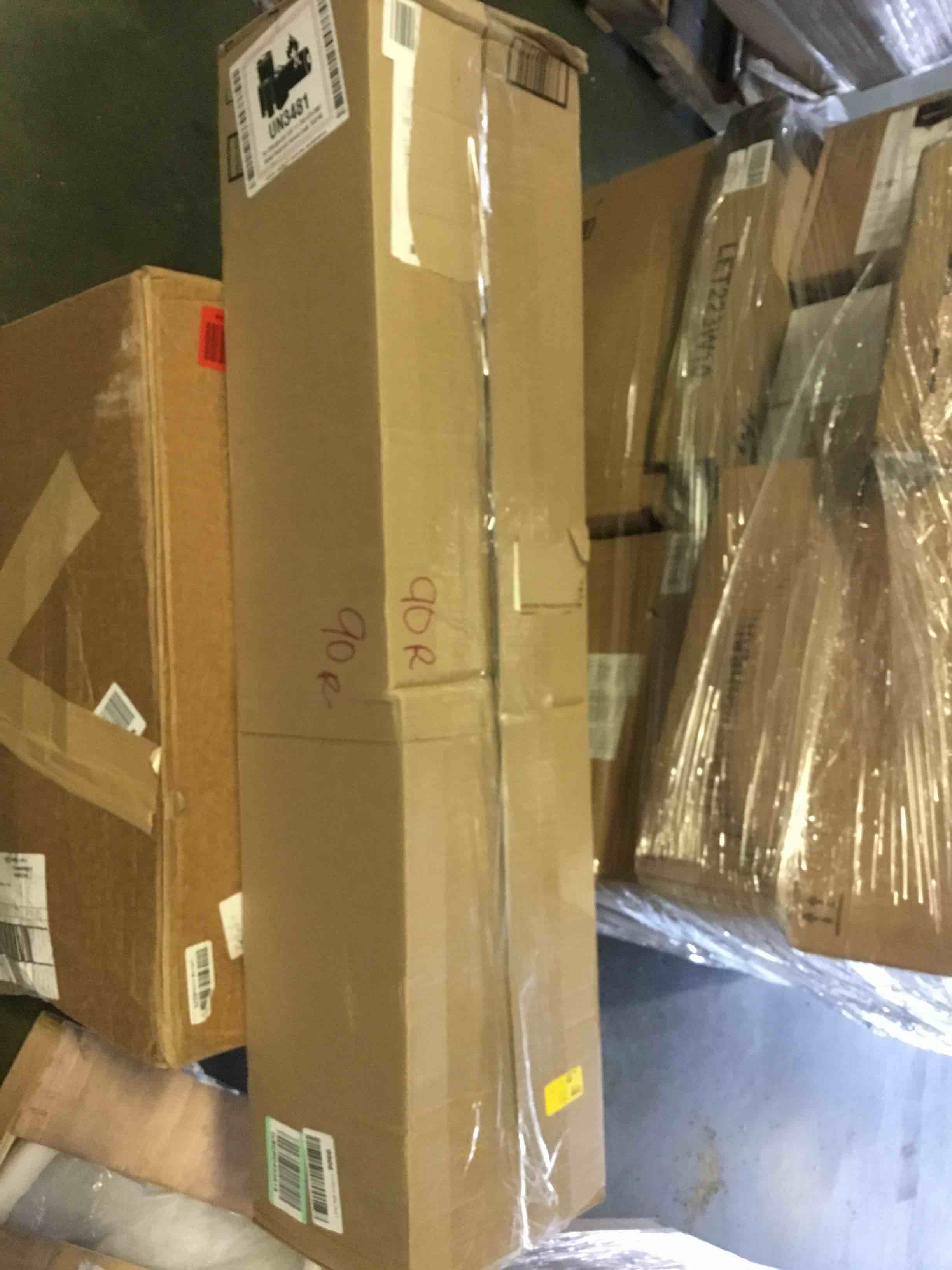https://s3.amazonaws.com/lotting-images-prod/bidfta/RED5666565_1696355410143.jpeg