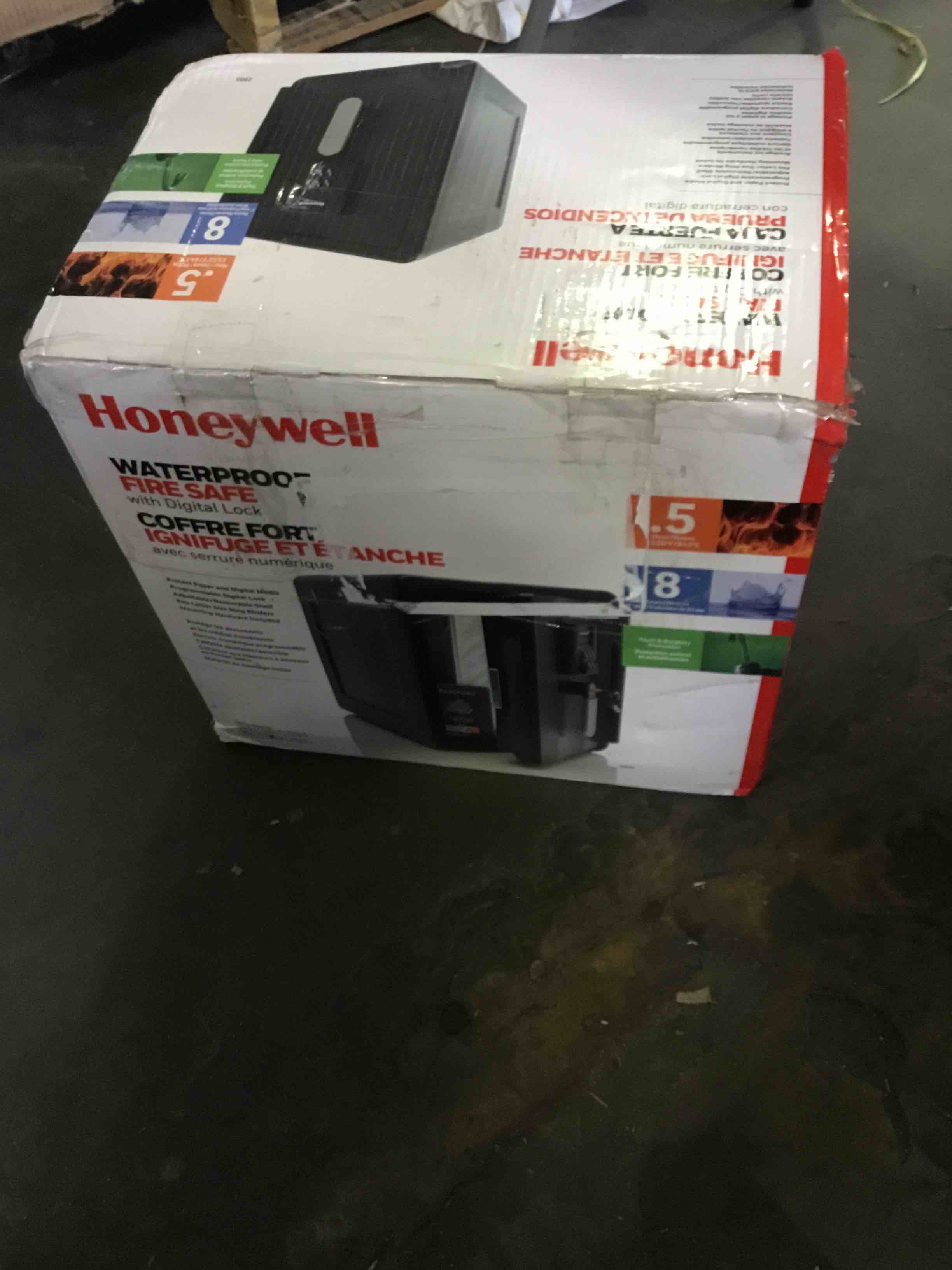 https://s3.amazonaws.com/lotting-images-prod/bidfta/RED5666953_1696604308847.jpeg