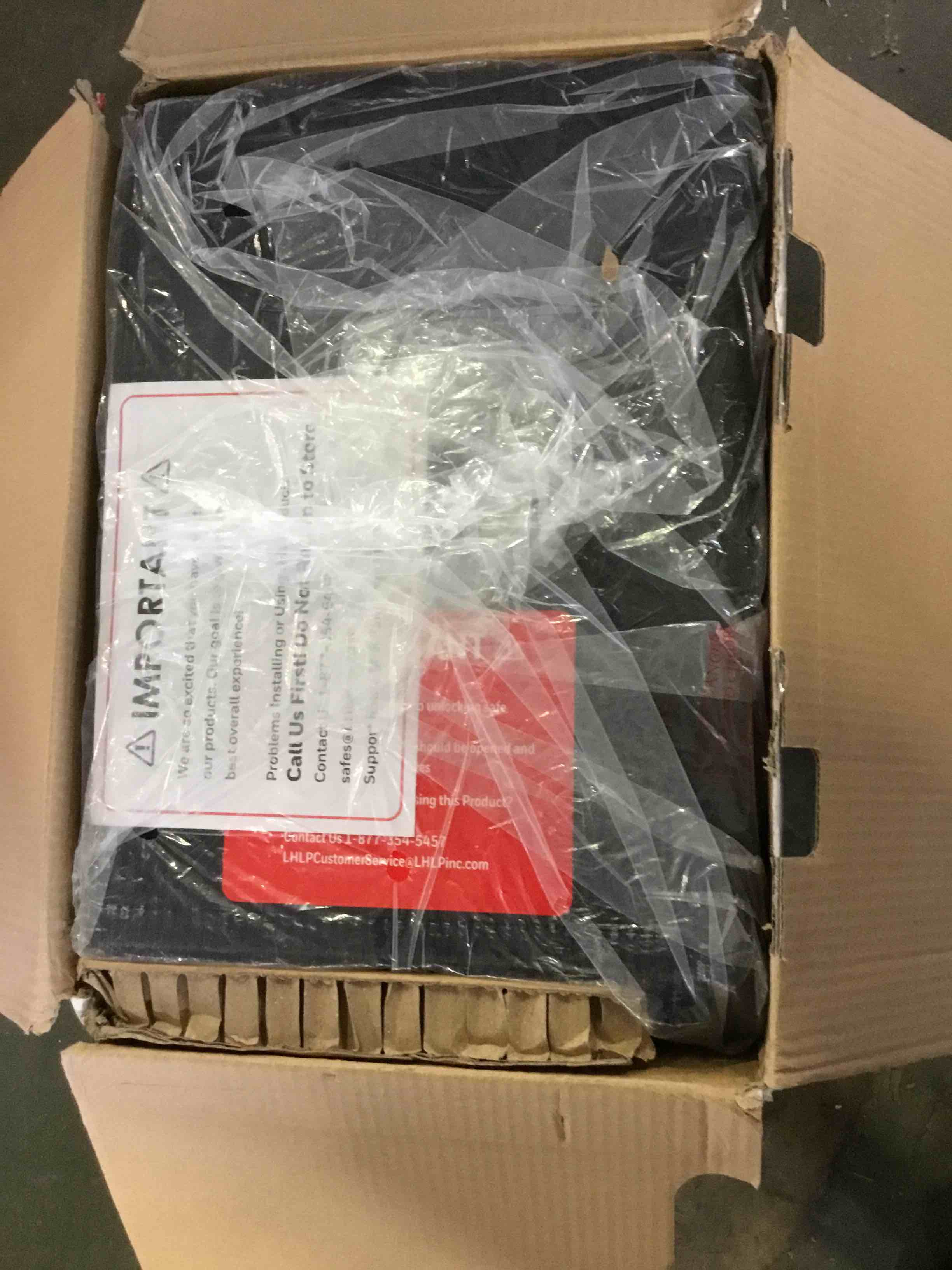 https://s3.amazonaws.com/lotting-images-prod/bidfta/RED5666953_1696604439274.jpeg