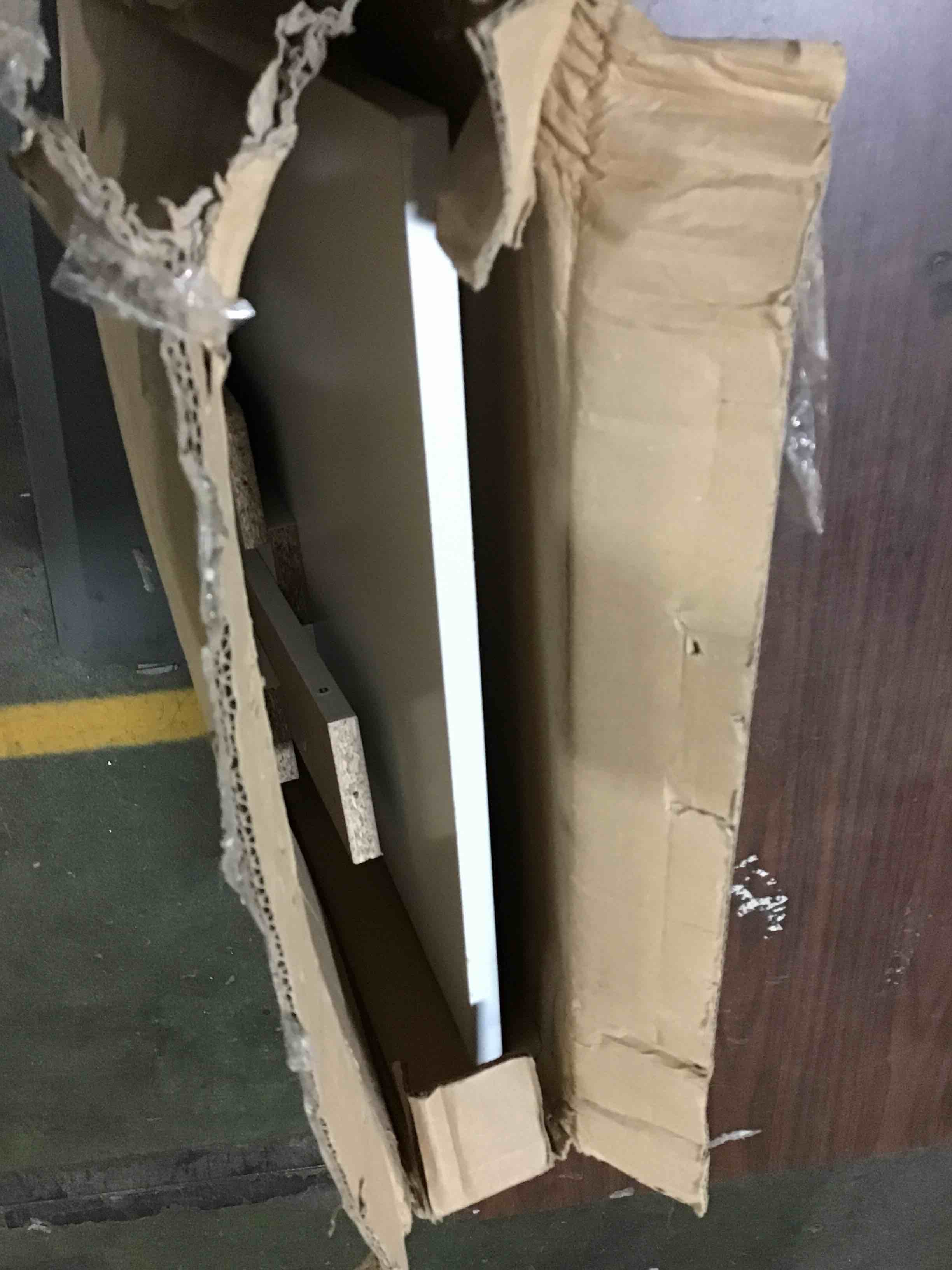 https://s3.amazonaws.com/lotting-images-prod/bidfta/RED5667511_1695985940368.jpeg