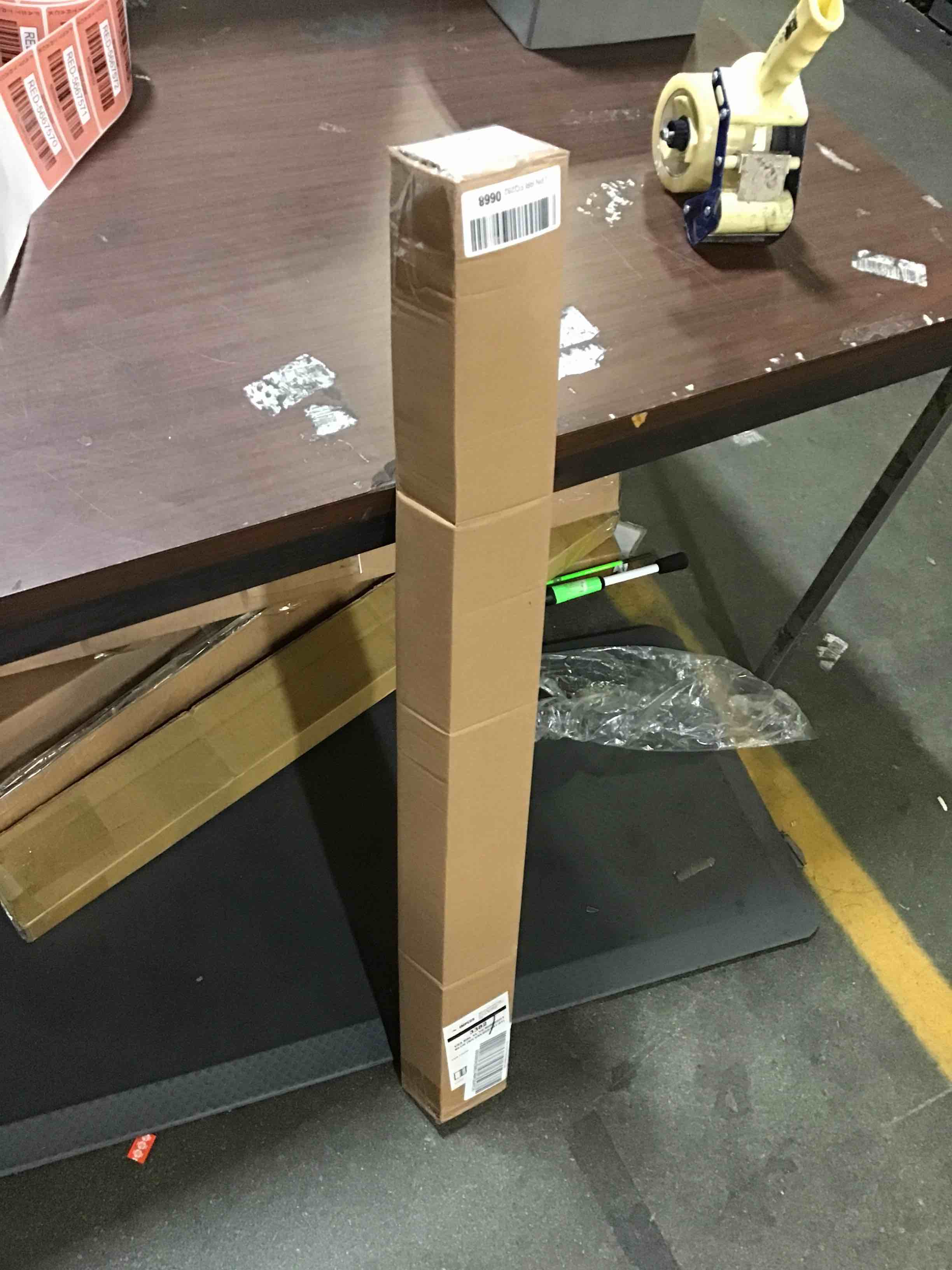 https://s3.amazonaws.com/lotting-images-prod/bidfta/RED5667570_1695994990283.jpeg