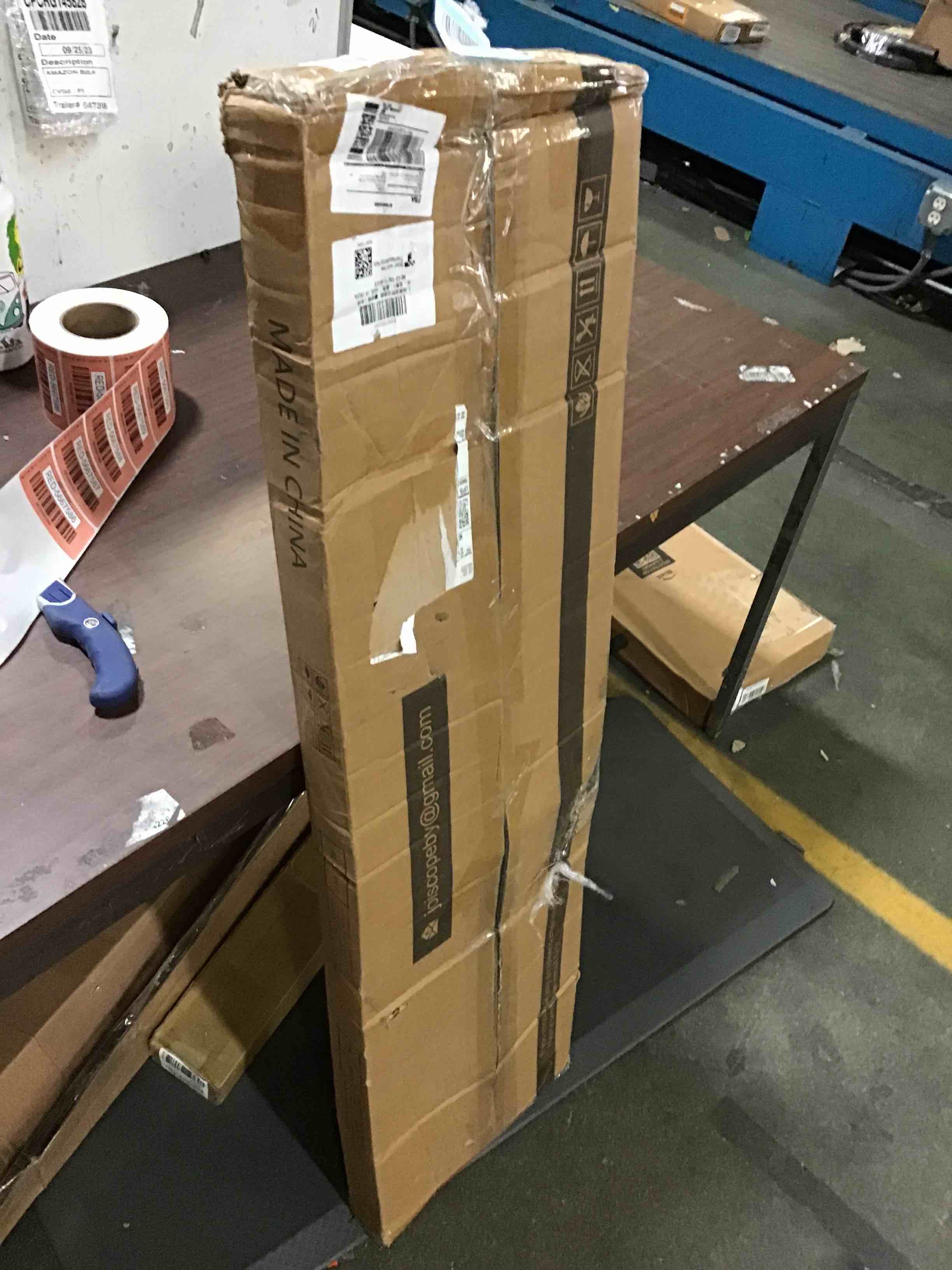 https://s3.amazonaws.com/lotting-images-prod/bidfta/RED5667586_1695998966768.jpeg