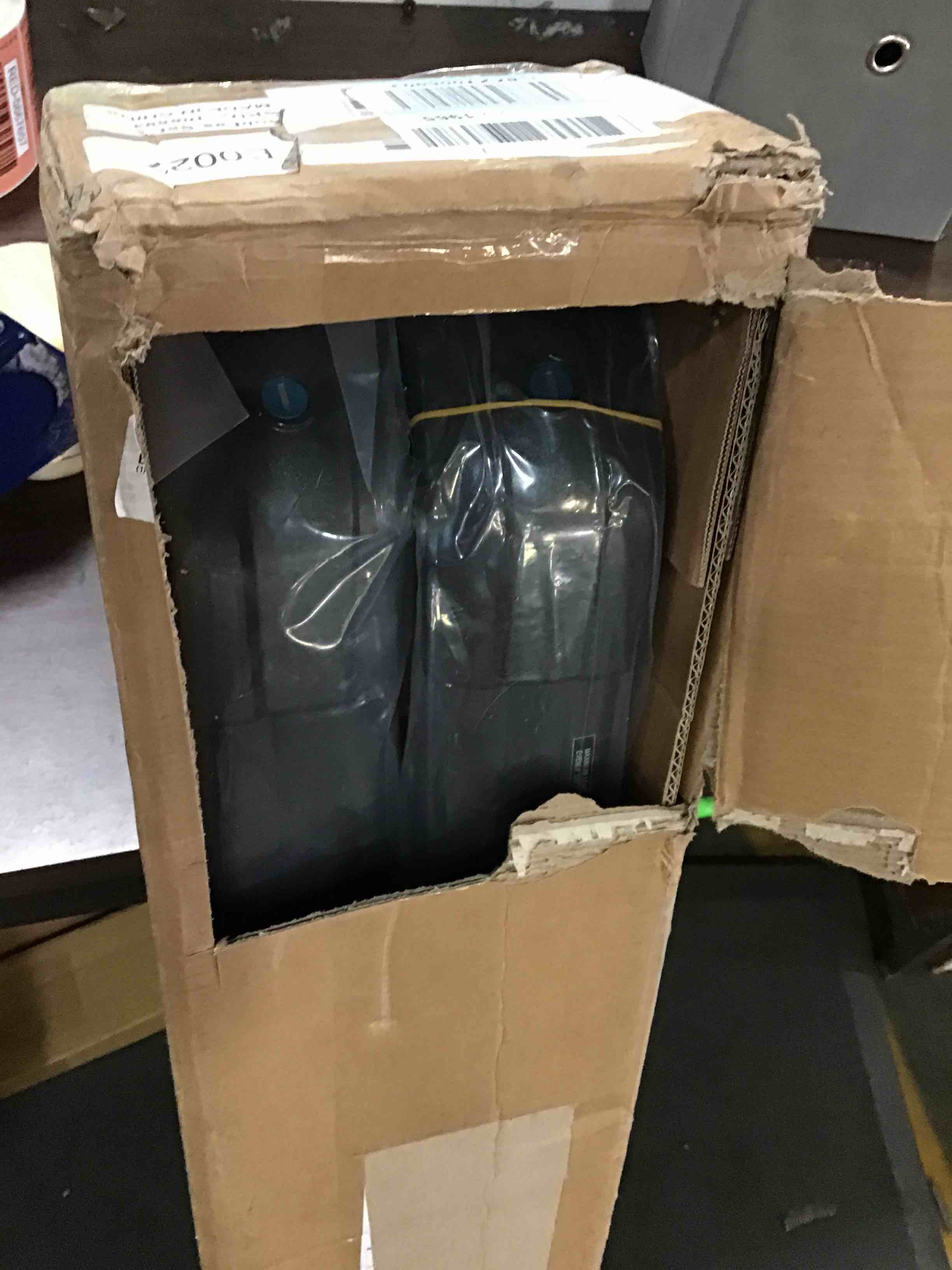 https://s3.amazonaws.com/lotting-images-prod/bidfta/RED5667655_1696012285874.jpeg