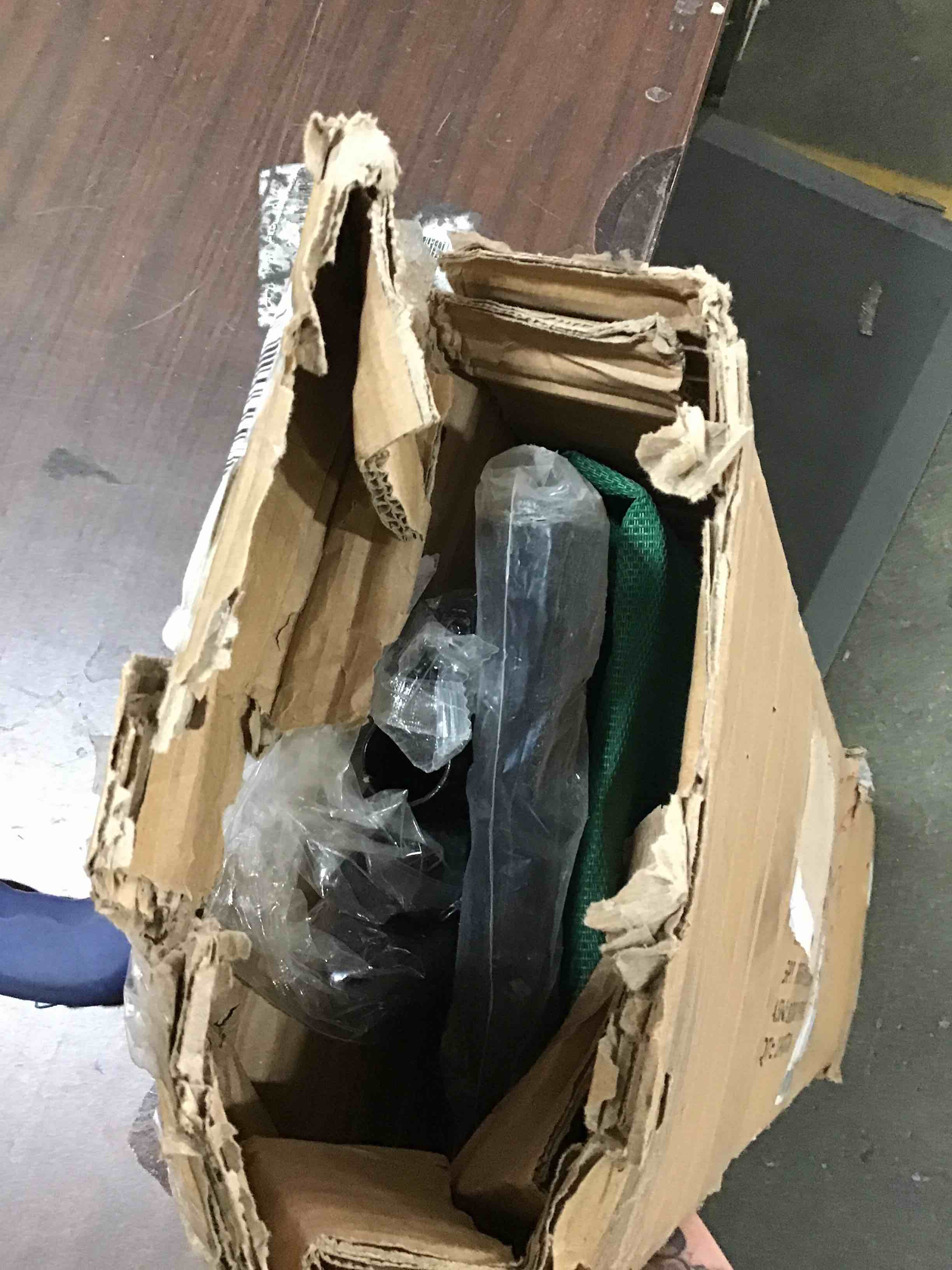 https://s3.amazonaws.com/lotting-images-prod/bidfta/RED5667656_1696012400174.jpeg