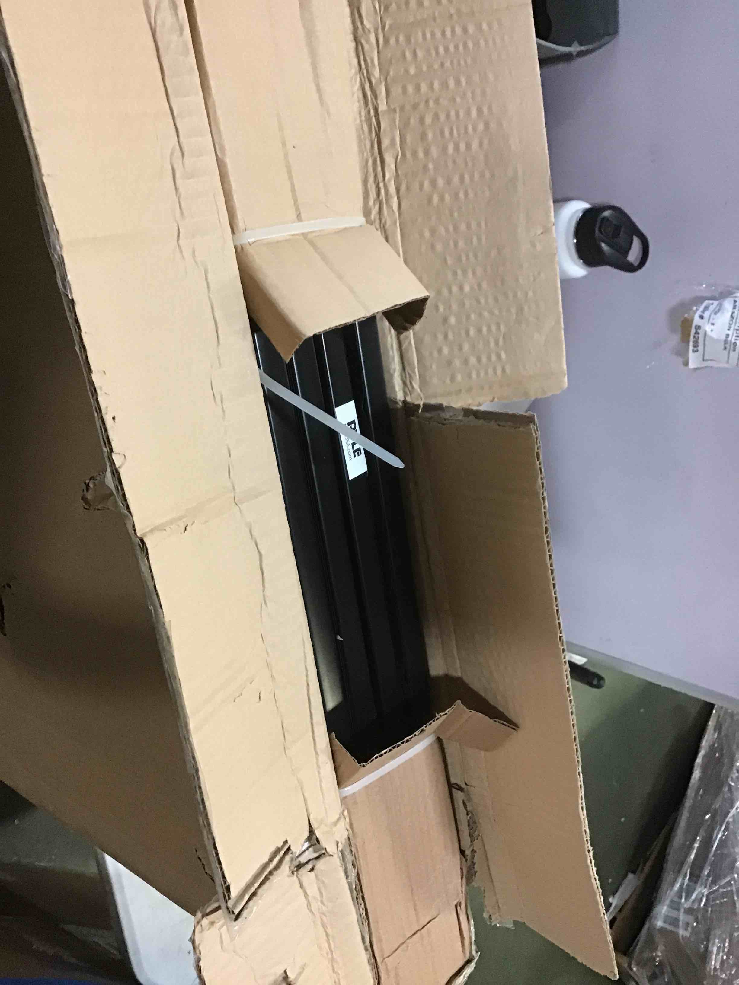 https://s3.amazonaws.com/lotting-images-prod/bidfta/RED5667726_1696252364195.jpeg