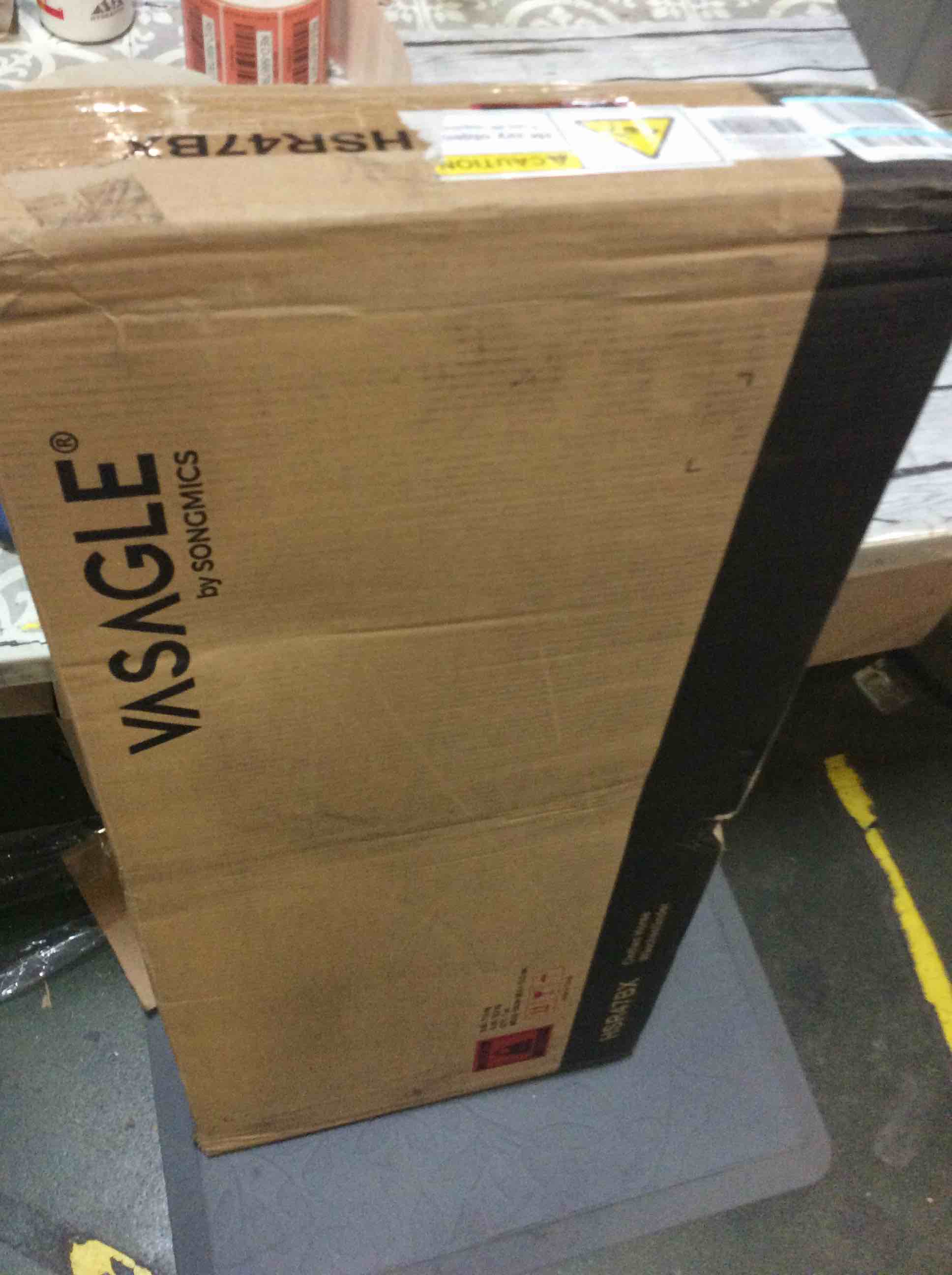 https://s3.amazonaws.com/lotting-images-prod/bidfta/RED5667894_1696335866236.jpeg