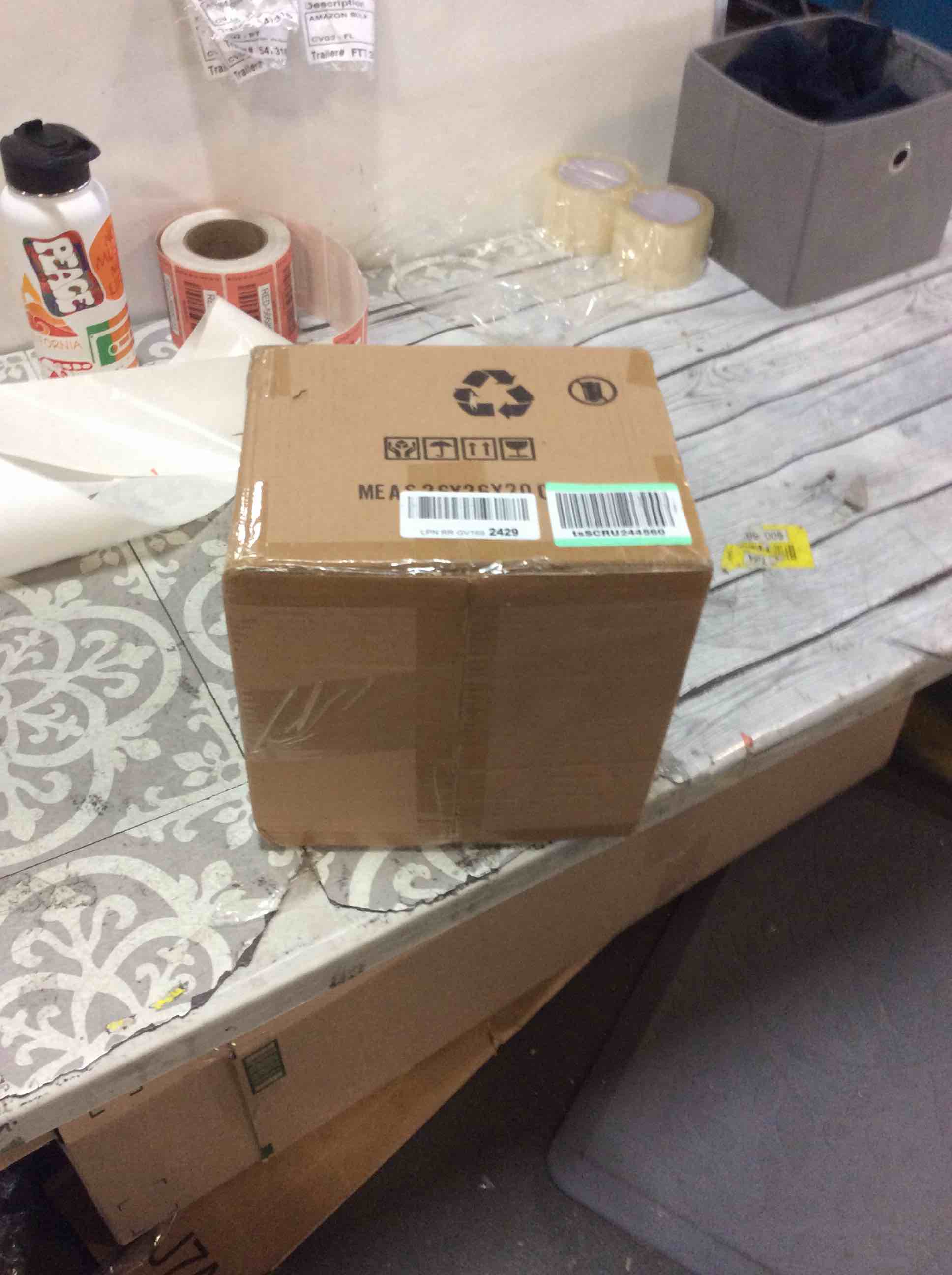 https://s3.amazonaws.com/lotting-images-prod/bidfta/RED5668008_1696358847975.jpeg