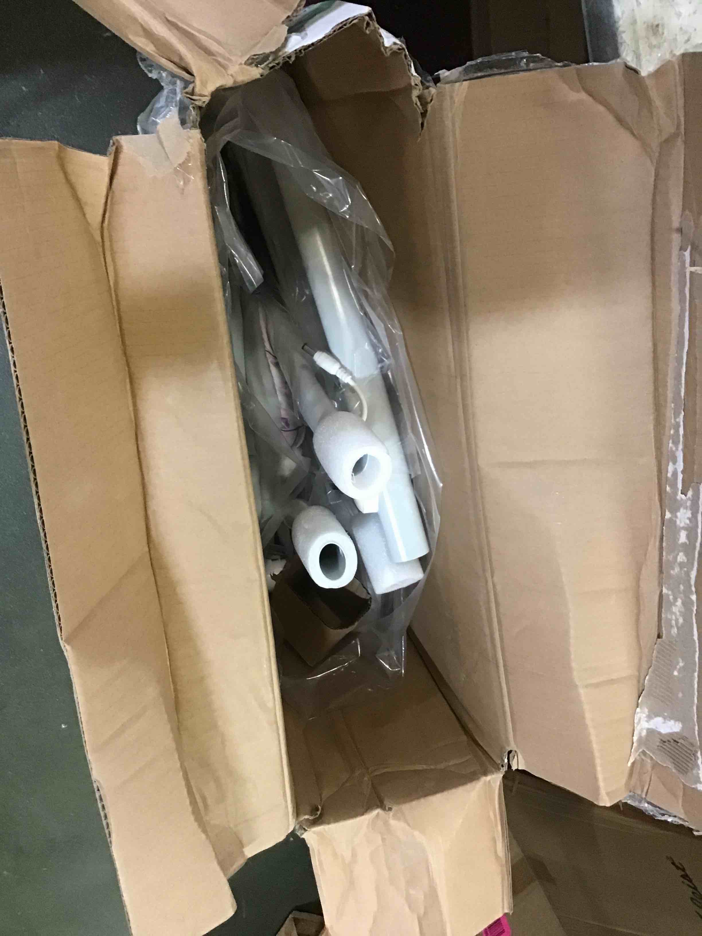 https://s3.amazonaws.com/lotting-images-prod/bidfta/RED5668131_1696430809415.jpeg