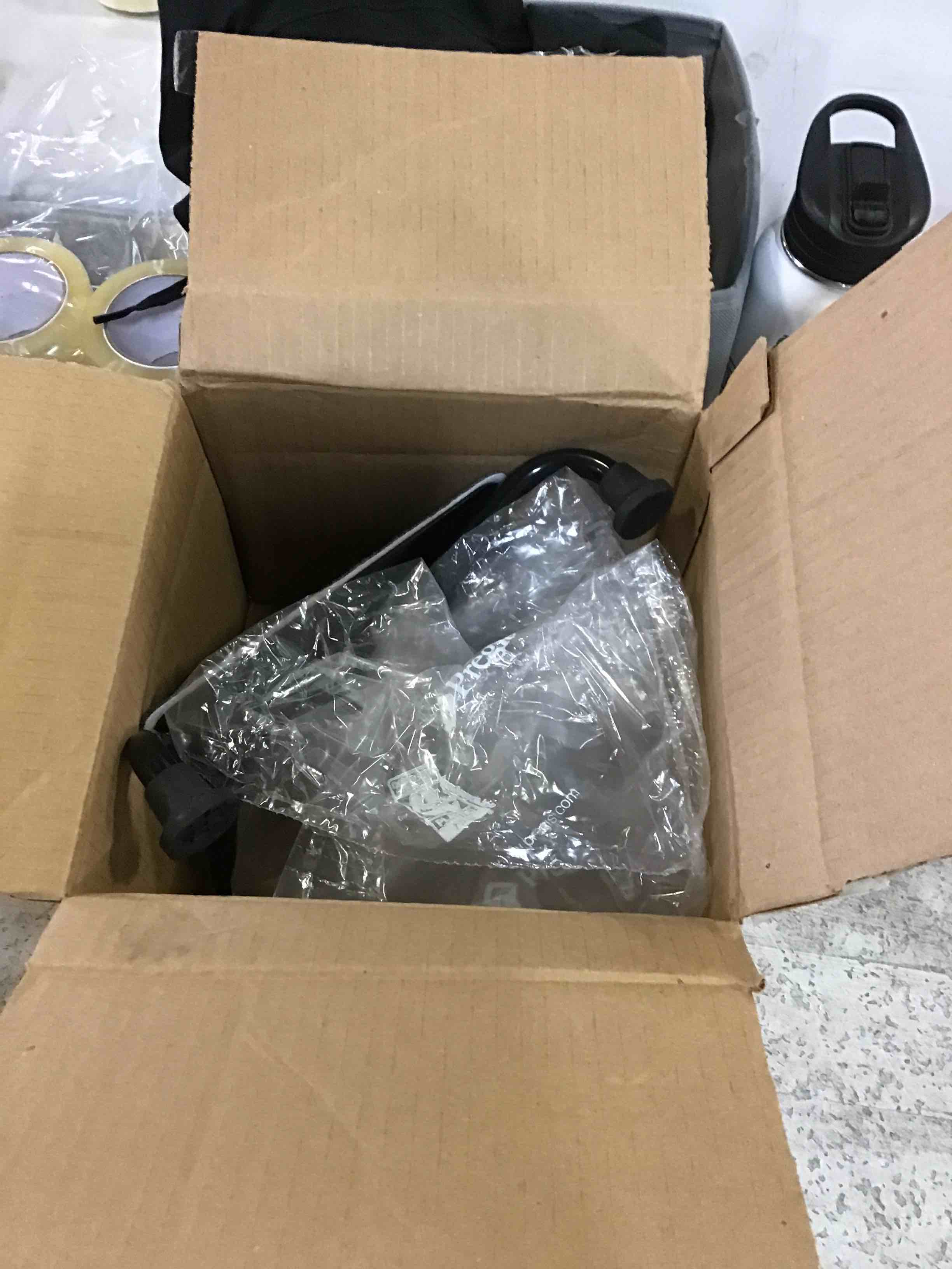 https://s3.amazonaws.com/lotting-images-prod/bidfta/RED5668204_1696444261812.jpeg