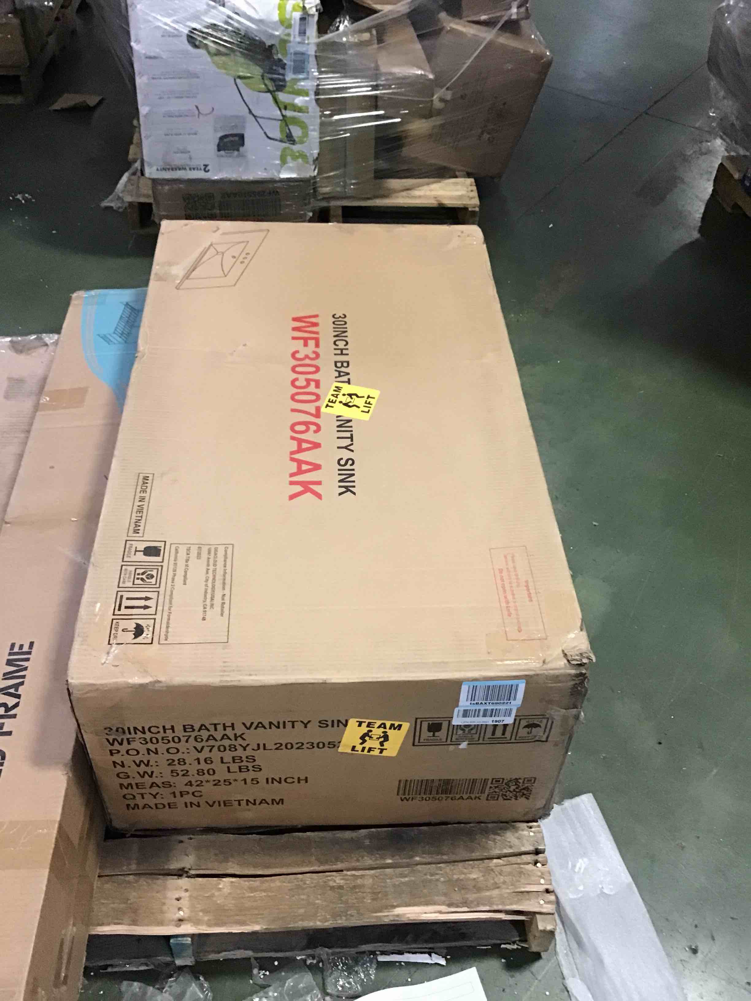 https://s3.amazonaws.com/lotting-images-prod/bidfta/RED5668437_1696531660771.jpeg