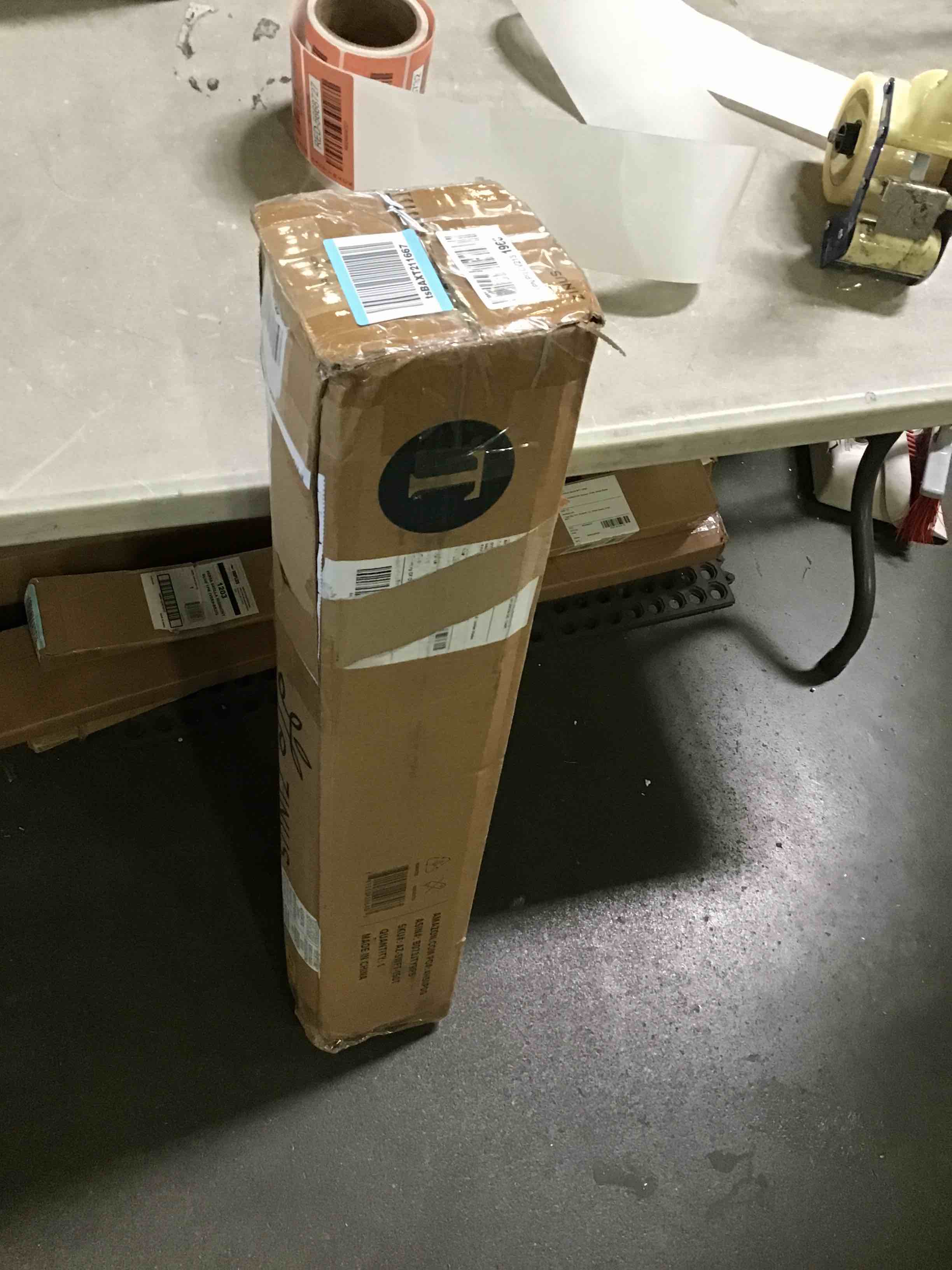 https://s3.amazonaws.com/lotting-images-prod/bidfta/RED5668727_1696950182814.jpeg