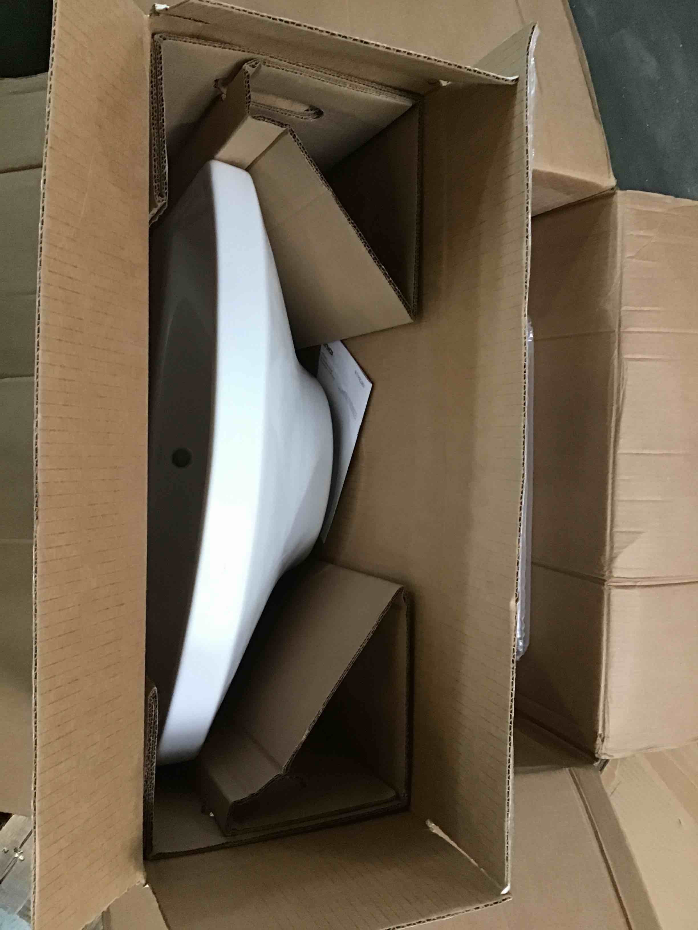 https://s3.amazonaws.com/lotting-images-prod/bidfta/RED5668887_1697032041589.jpeg