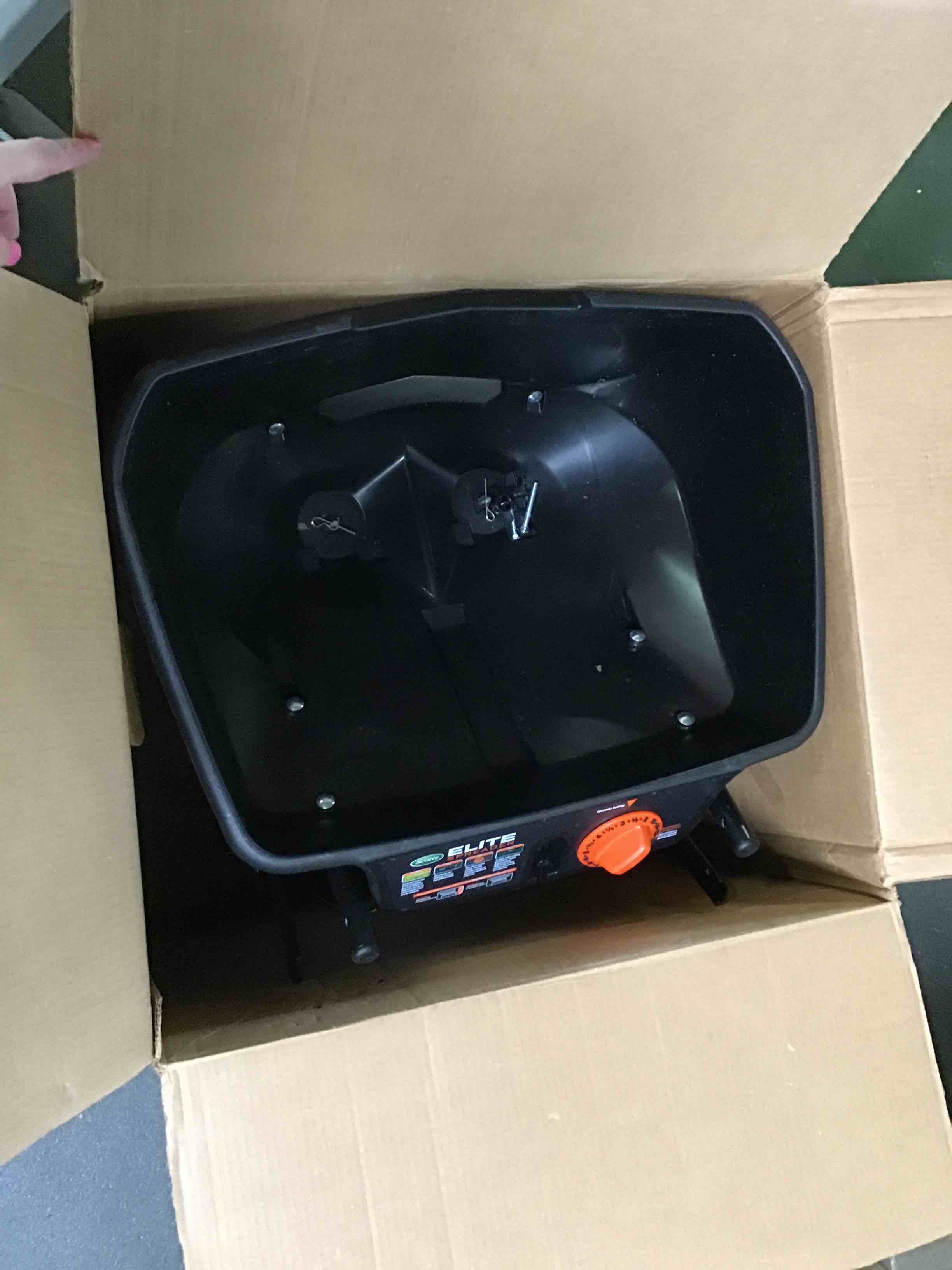 https://s3.amazonaws.com/lotting-images-prod/bidfta/RED5668896_1697034436287.jpeg