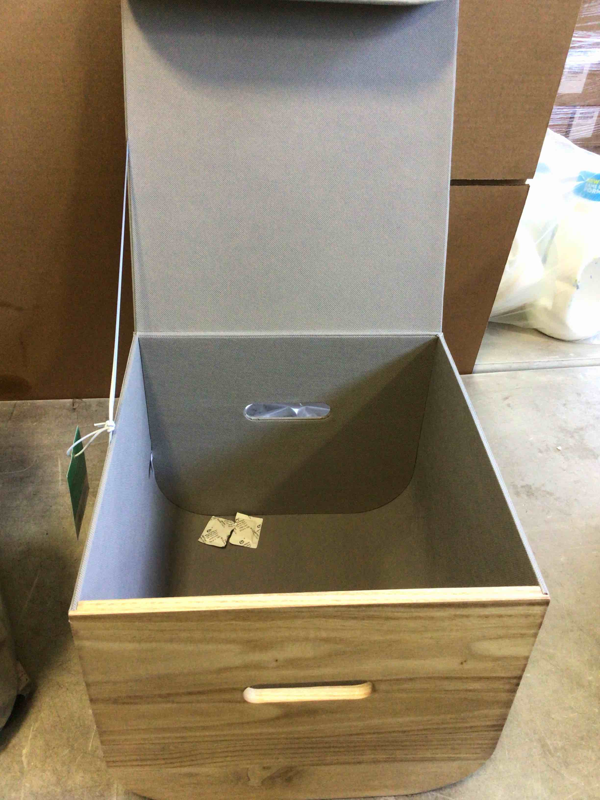 https://s3.amazonaws.com/lotting-images-prod/bidfta/RED5668951_1695741290708.jpeg