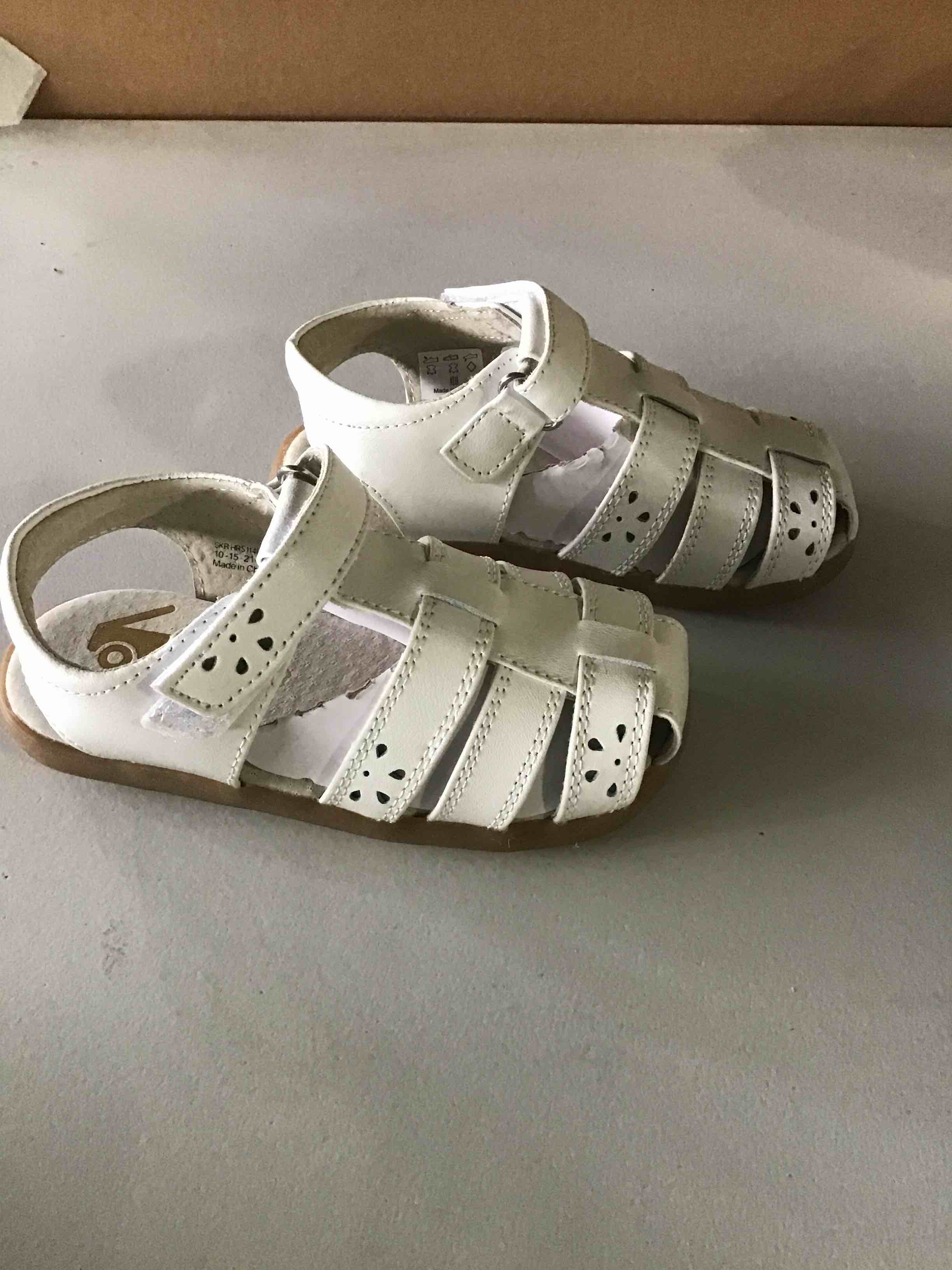 https://s3.amazonaws.com/lotting-images-prod/bidfta/RED5669575_1696002680266.jpeg
