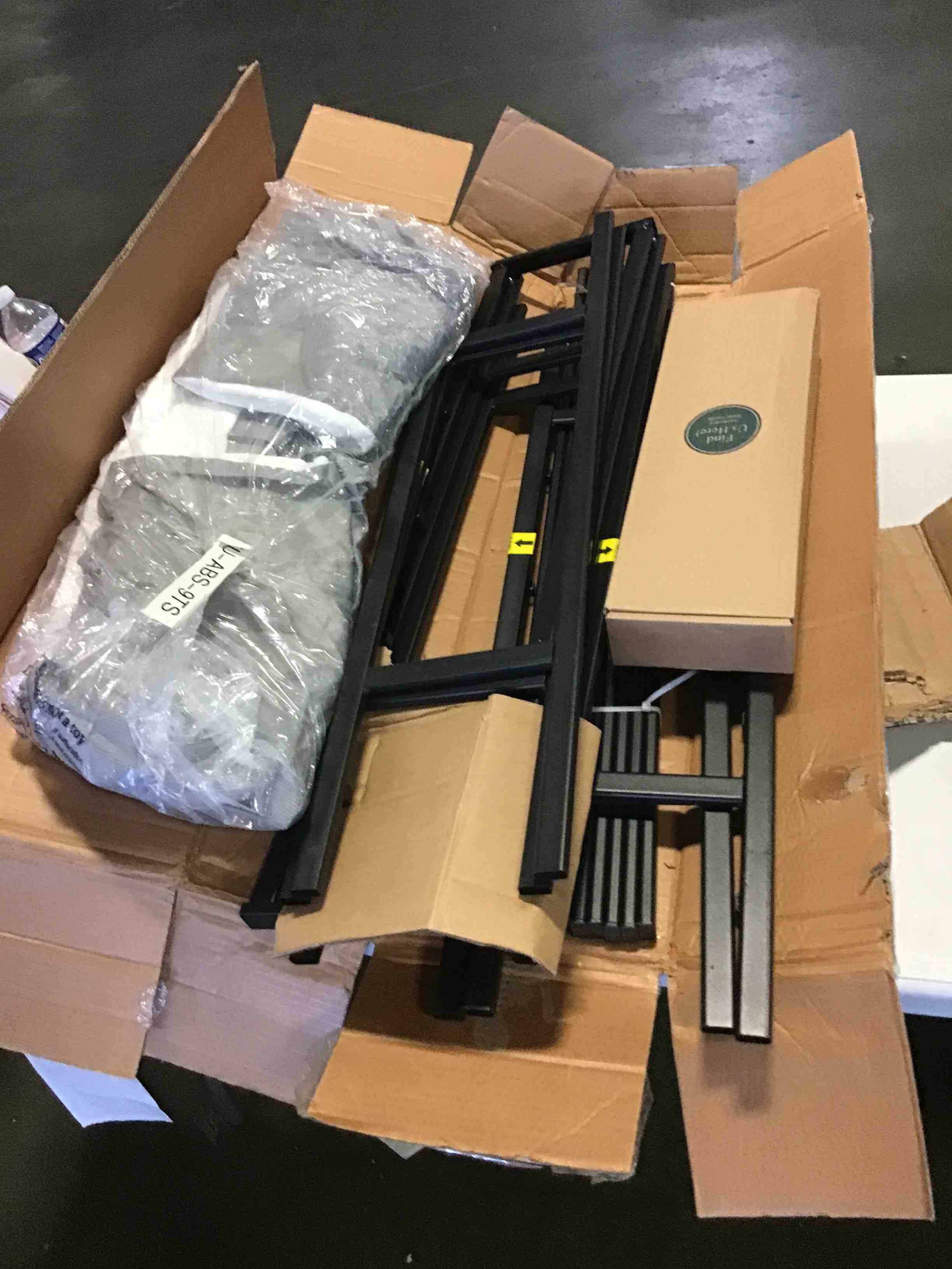 https://s3.amazonaws.com/lotting-images-prod/bidfta/RED5670136_1696352128435.jpeg