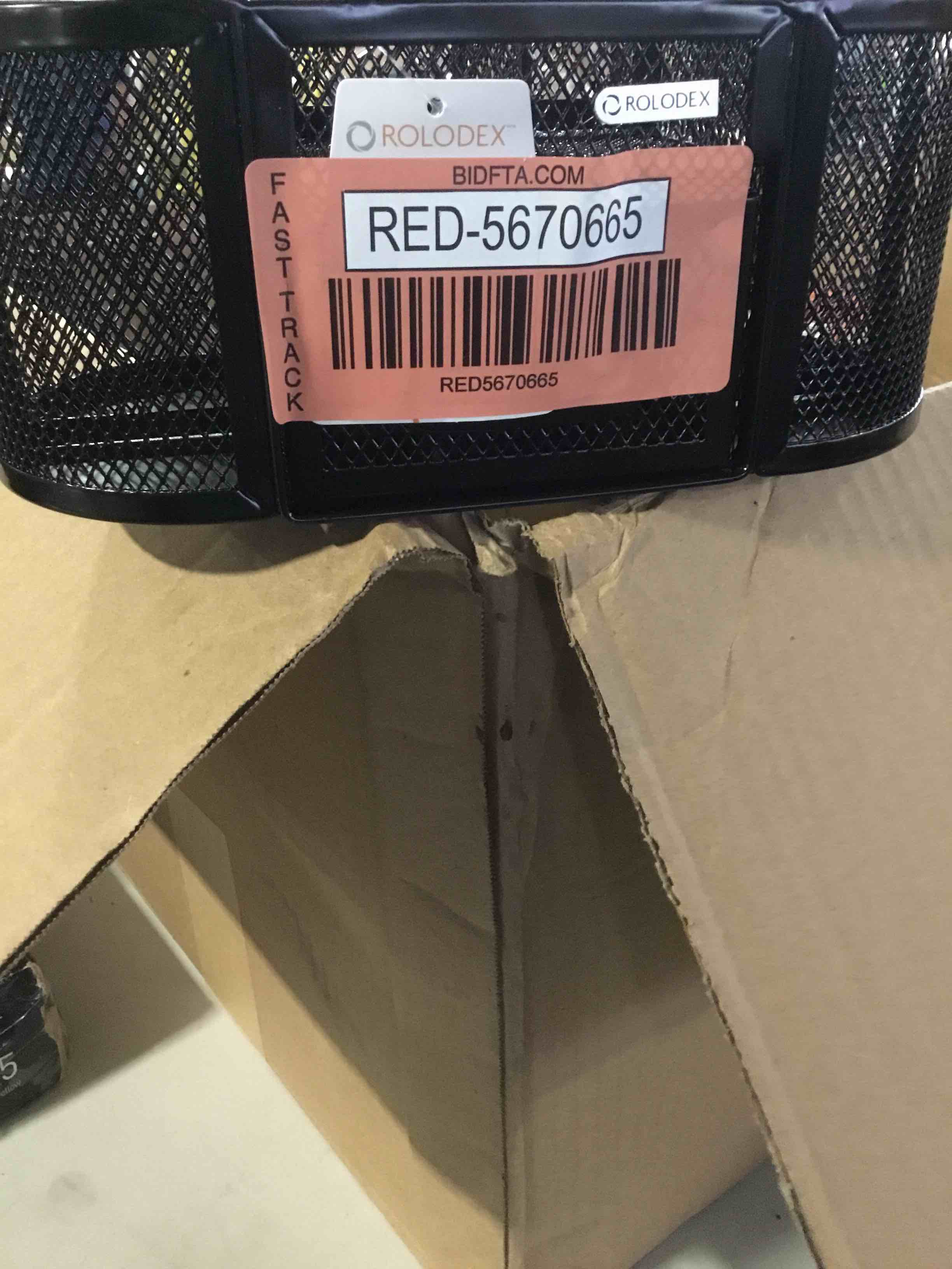 https://s3.amazonaws.com/lotting-images-prod/bidfta/RED5670665_1695989381534.jpeg