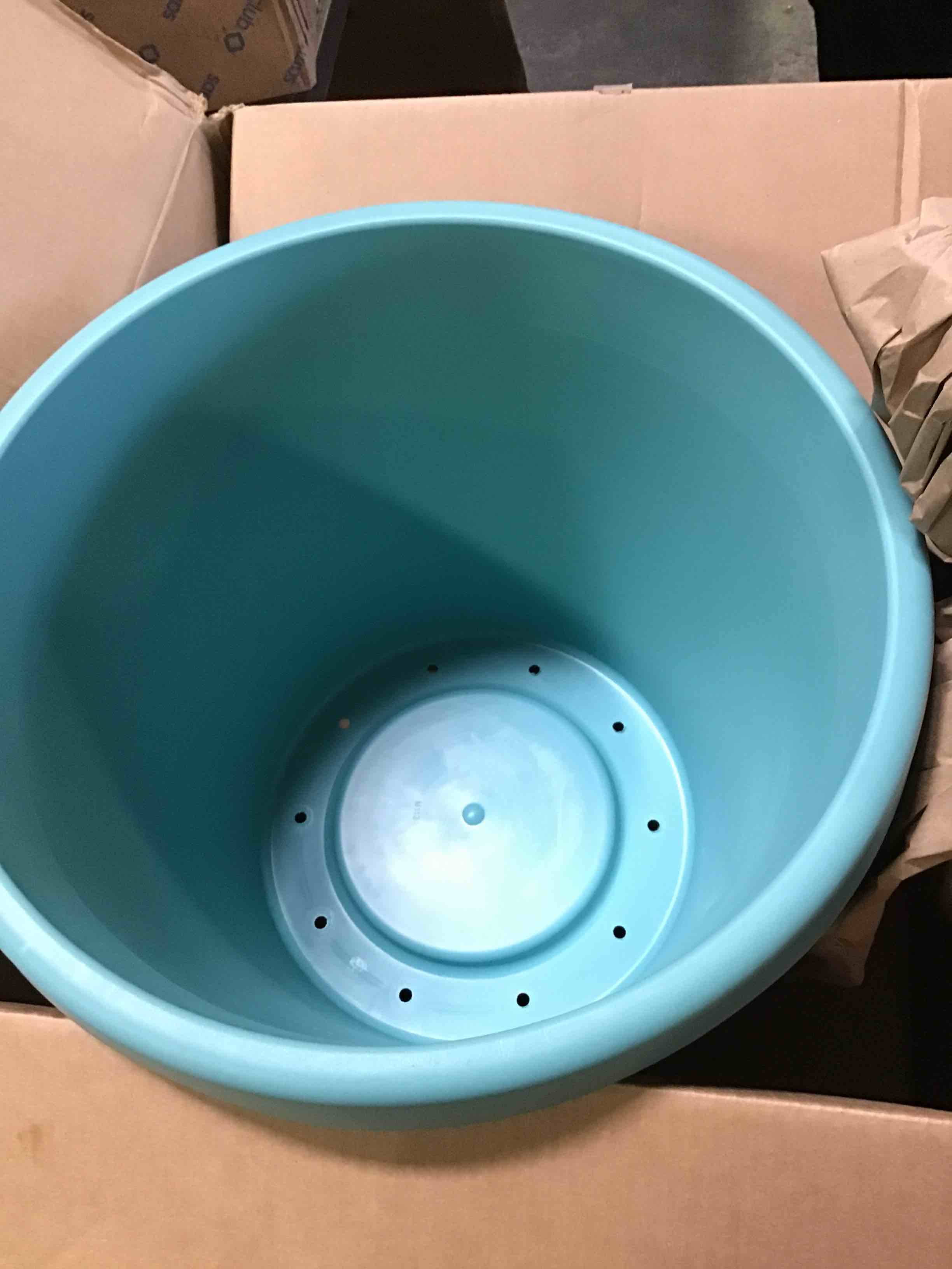 The HC Companies 20inch Round Planter