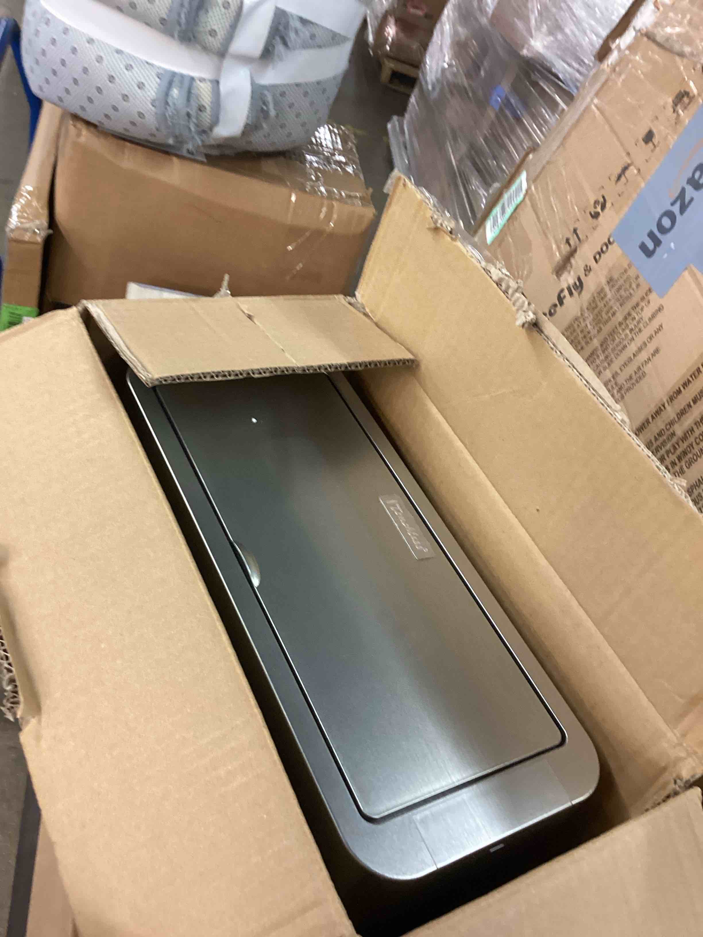 https://s3.amazonaws.com/lotting-images-prod/bidfta/RED5672894_1718134810248.jpeg