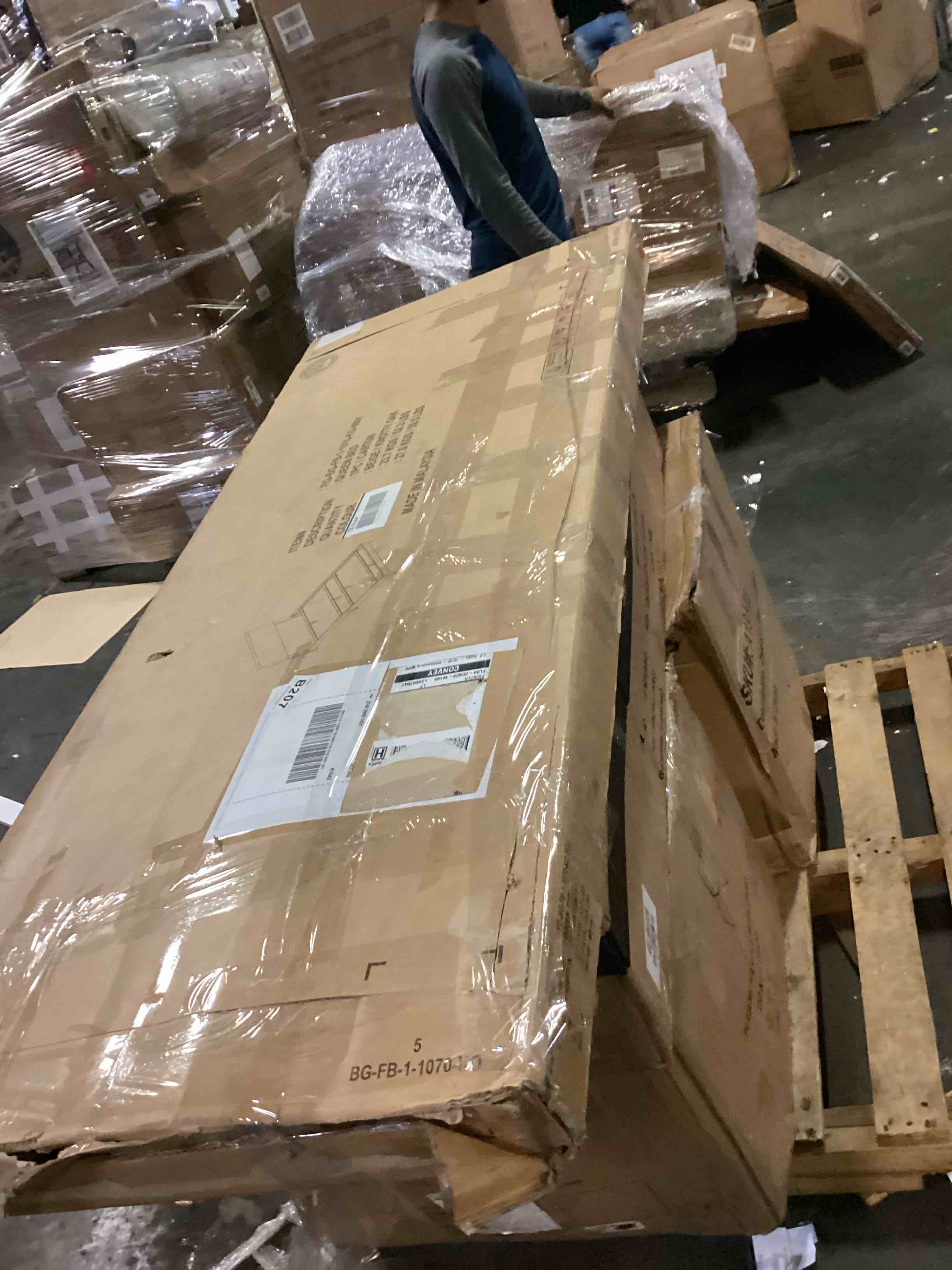 https://s3.amazonaws.com/lotting-images-prod/bidfta/RED5675259_1719239437248.jpeg