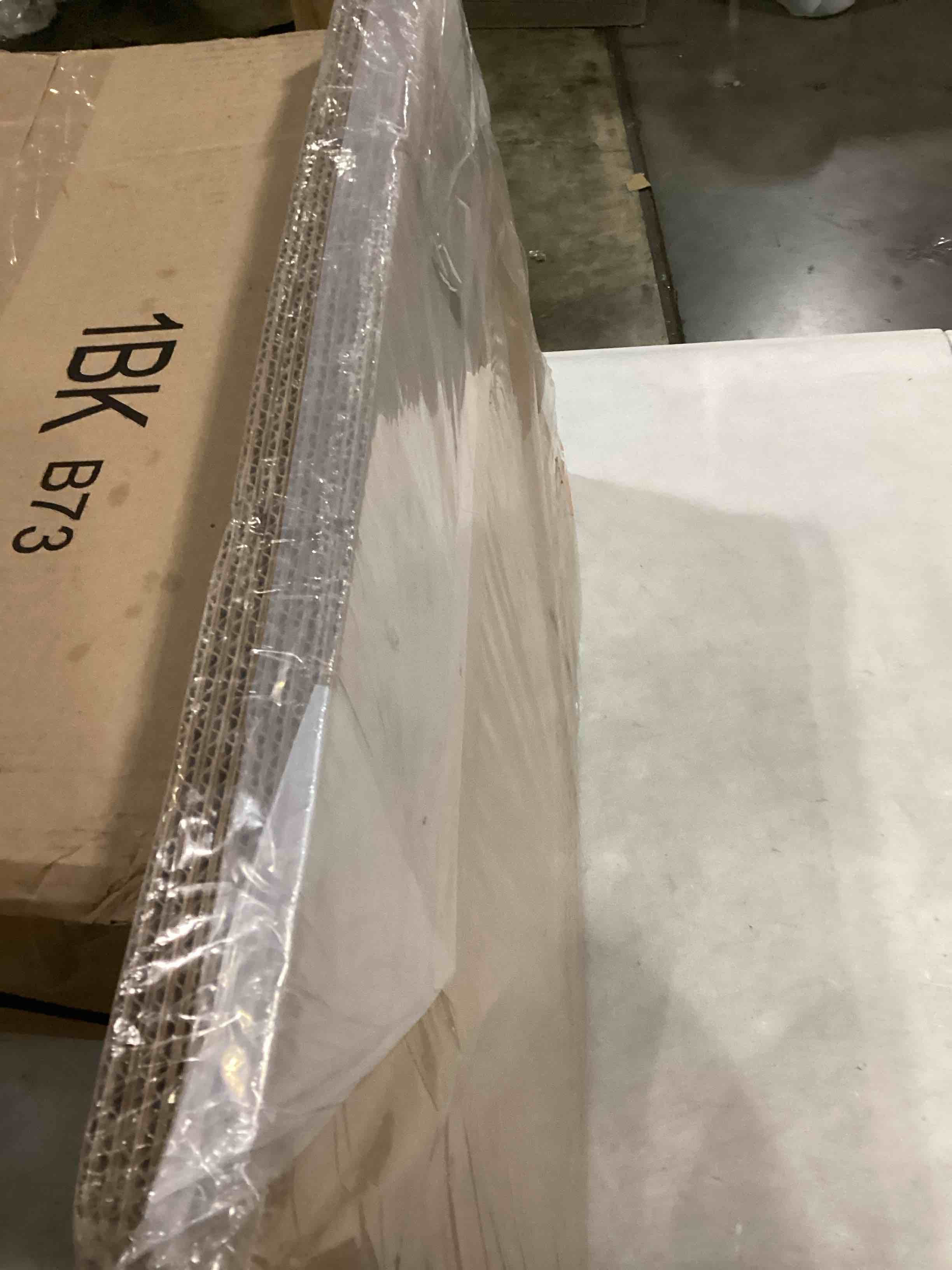 https://s3.amazonaws.com/lotting-images-prod/bidfta/RED5675764_1720189915136.jpeg