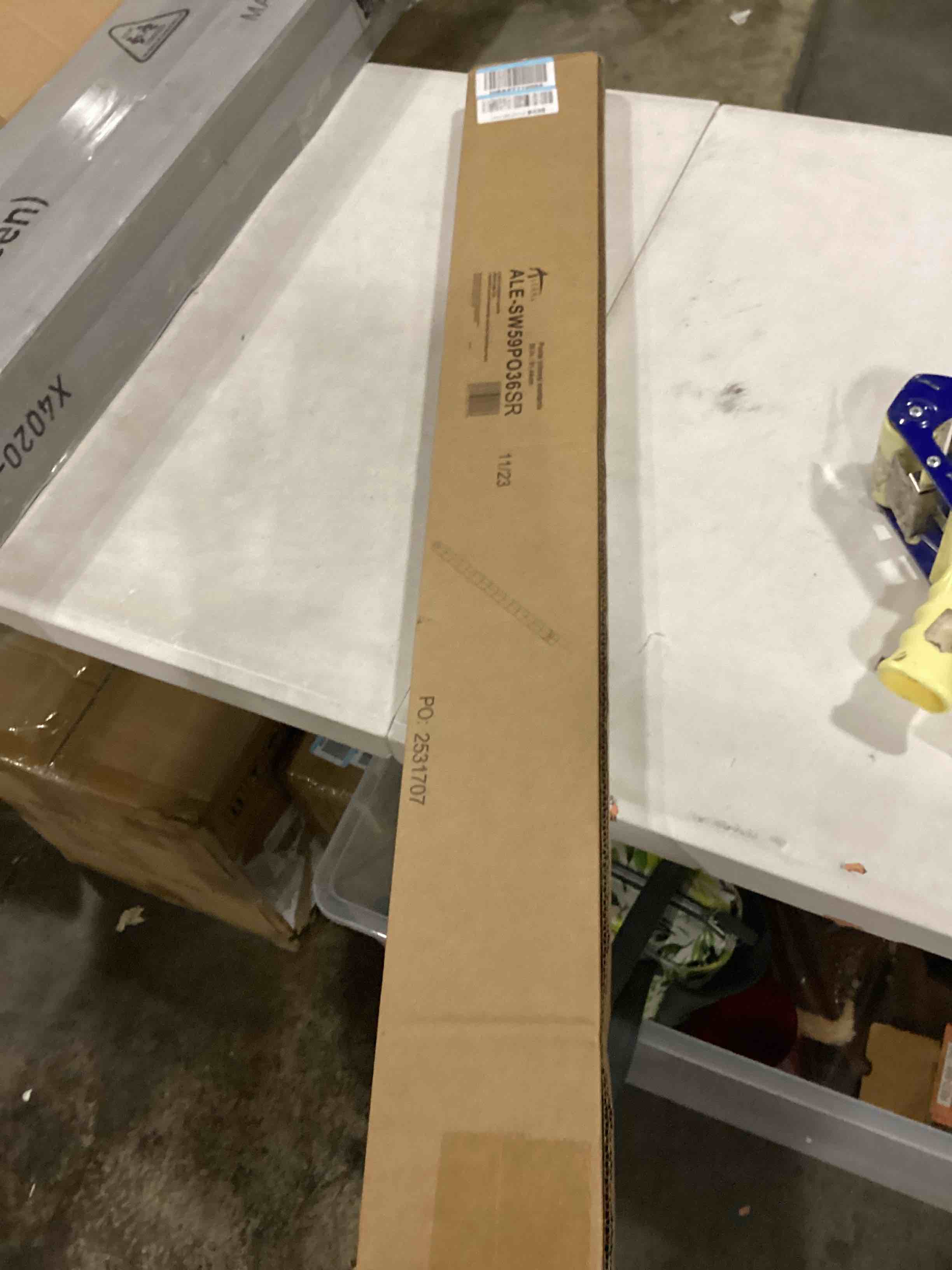 https://s3.amazonaws.com/lotting-images-prod/bidfta/RED5675840_1720446931507.jpeg