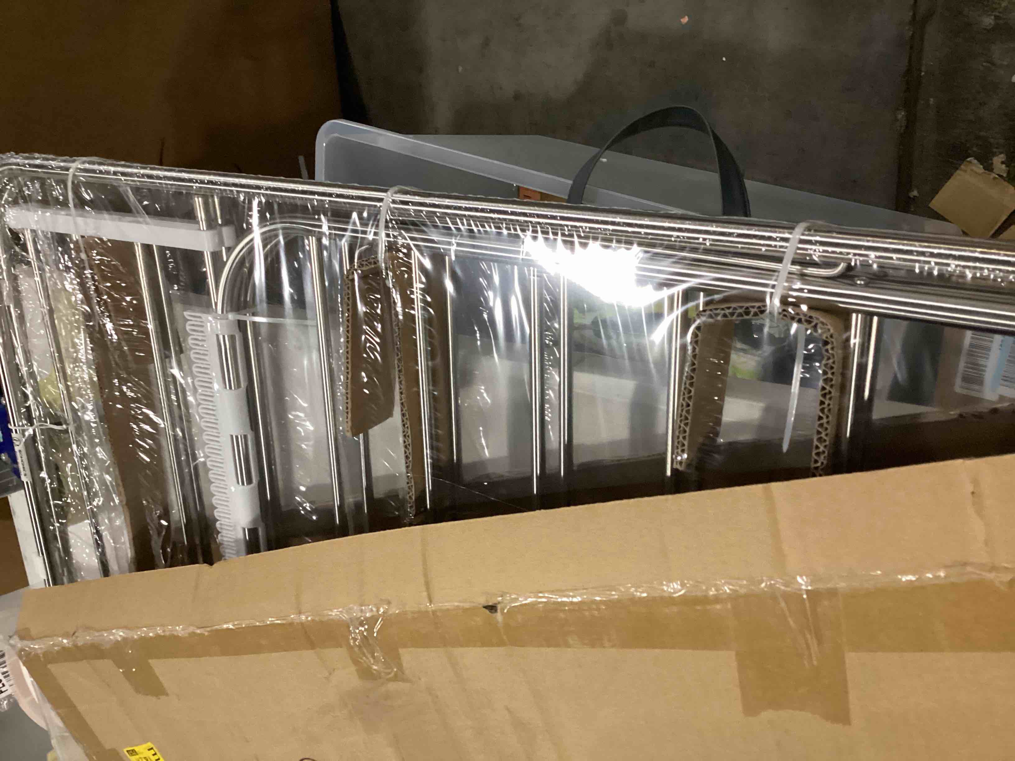 https://s3.amazonaws.com/lotting-images-prod/bidfta/RED5675857_1720454011619.jpeg