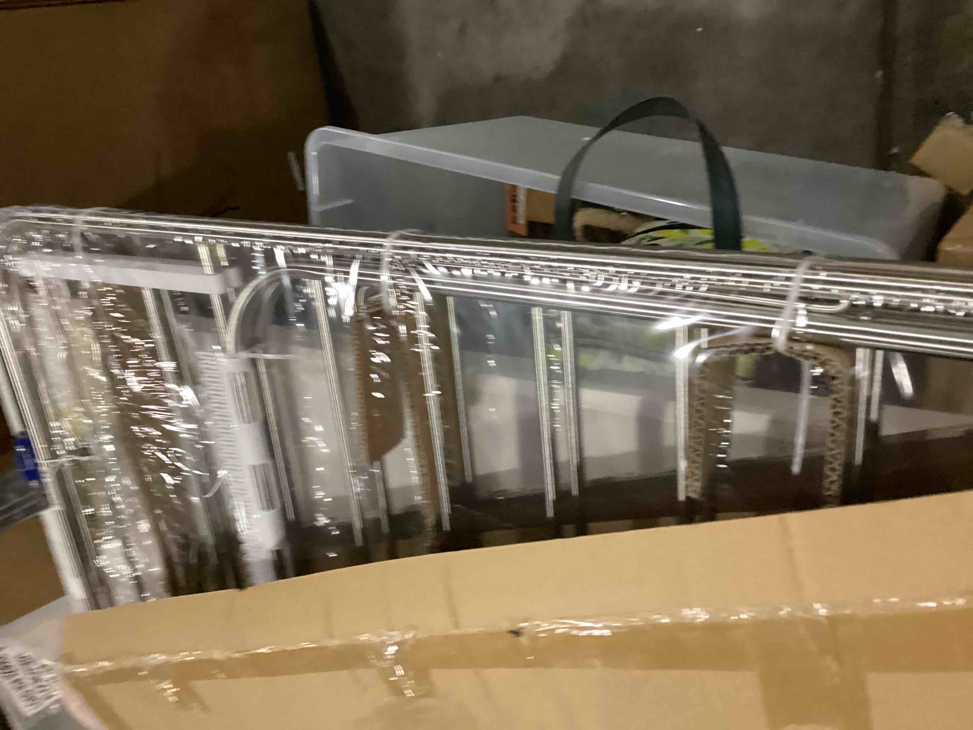 https://s3.amazonaws.com/lotting-images-prod/bidfta/RED5675857_1720454013855.jpeg