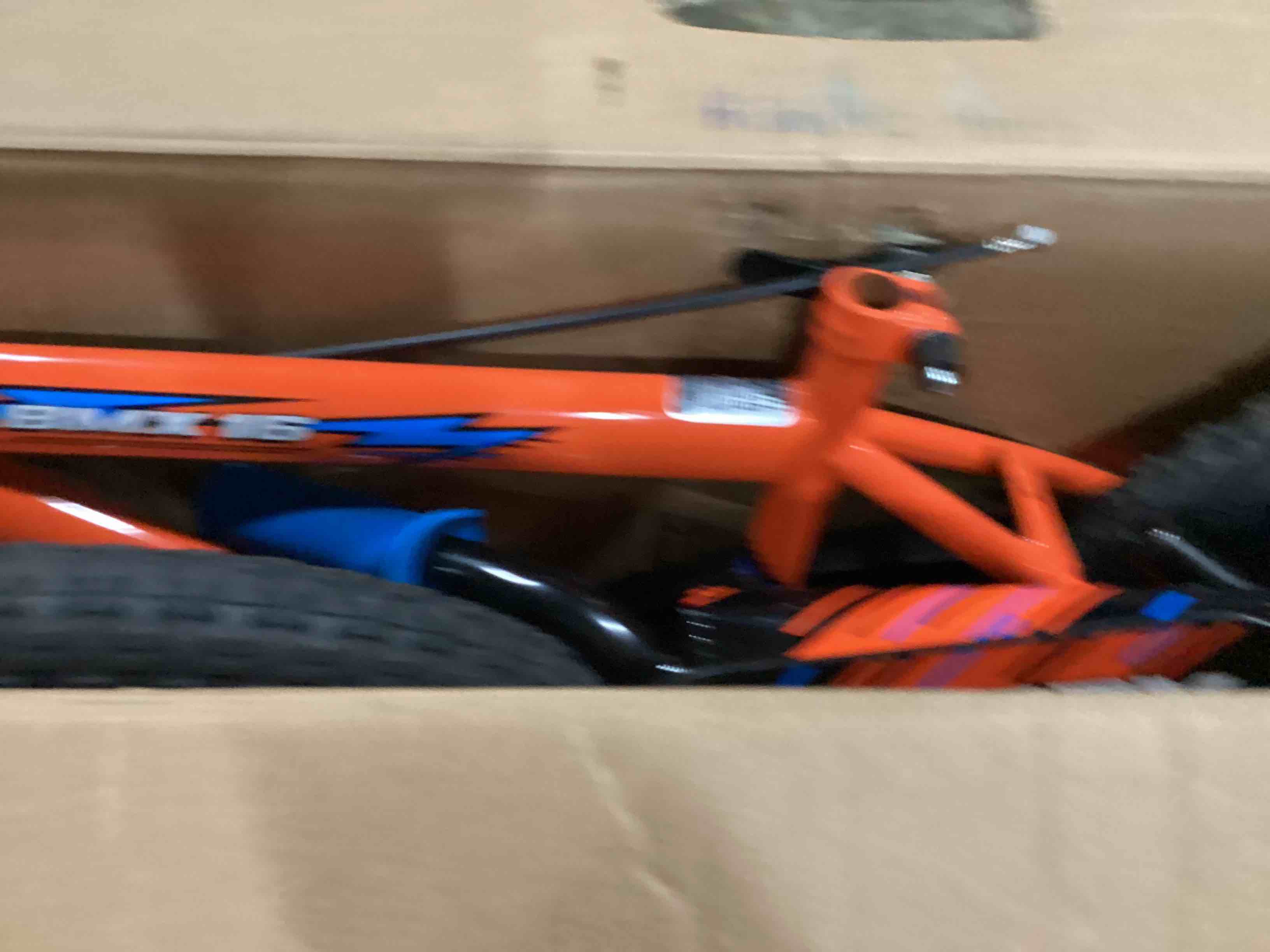 https://s3.amazonaws.com/lotting-images-prod/bidfta/RED5675858_1720456248051.jpeg