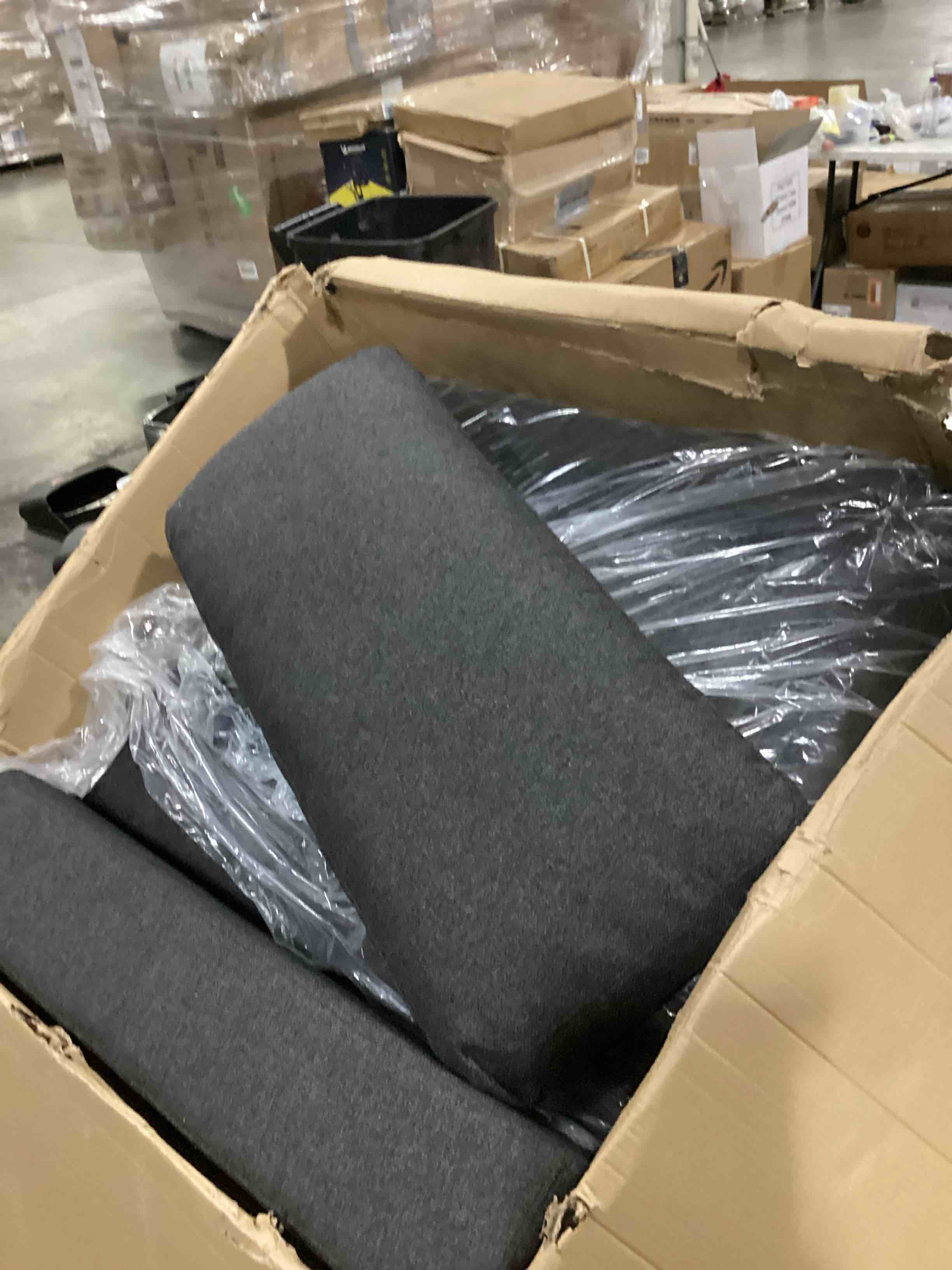 https://s3.amazonaws.com/lotting-images-prod/bidfta/RED5675866_1720460378814.jpeg