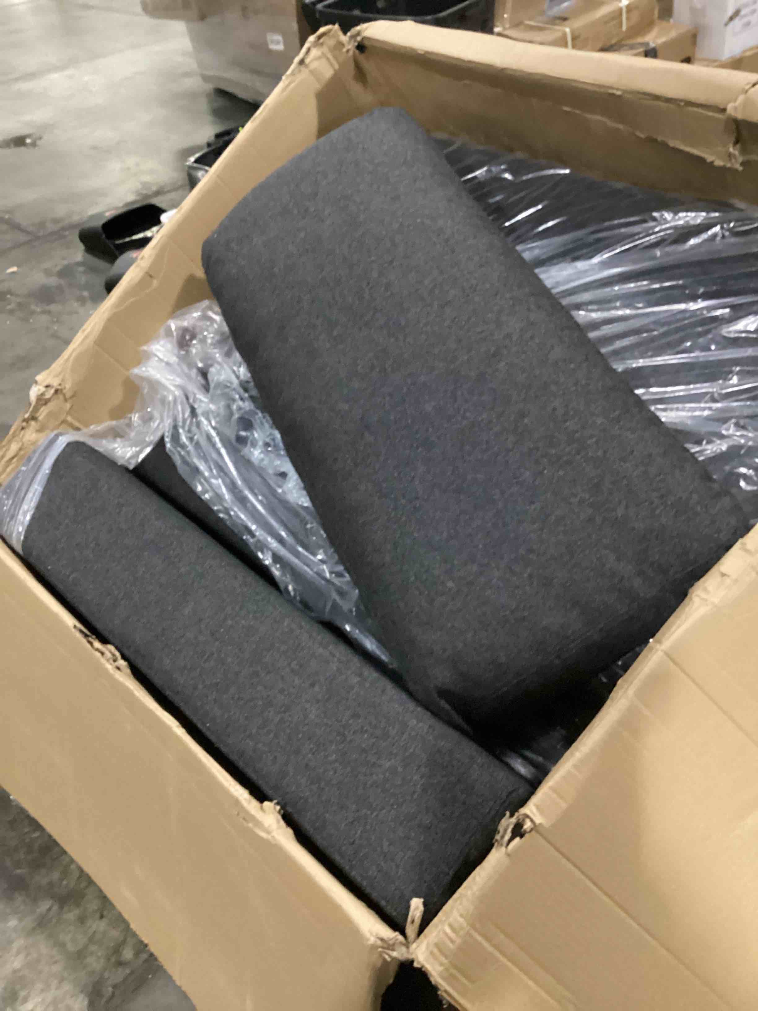 https://s3.amazonaws.com/lotting-images-prod/bidfta/RED5675866_1720460380332.jpeg