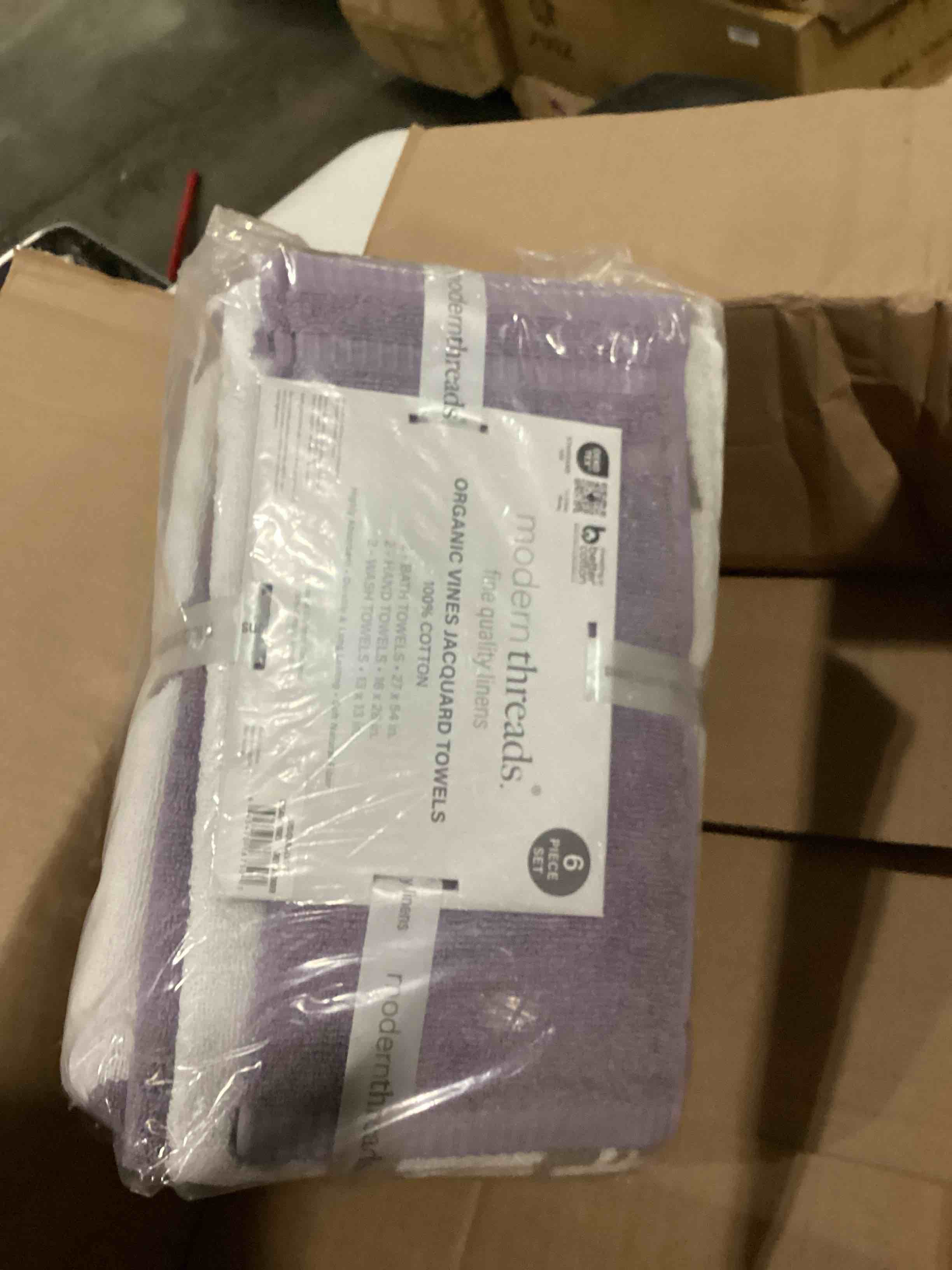 https://s3.amazonaws.com/lotting-images-prod/bidfta/RED5675889_1720464871863.jpeg