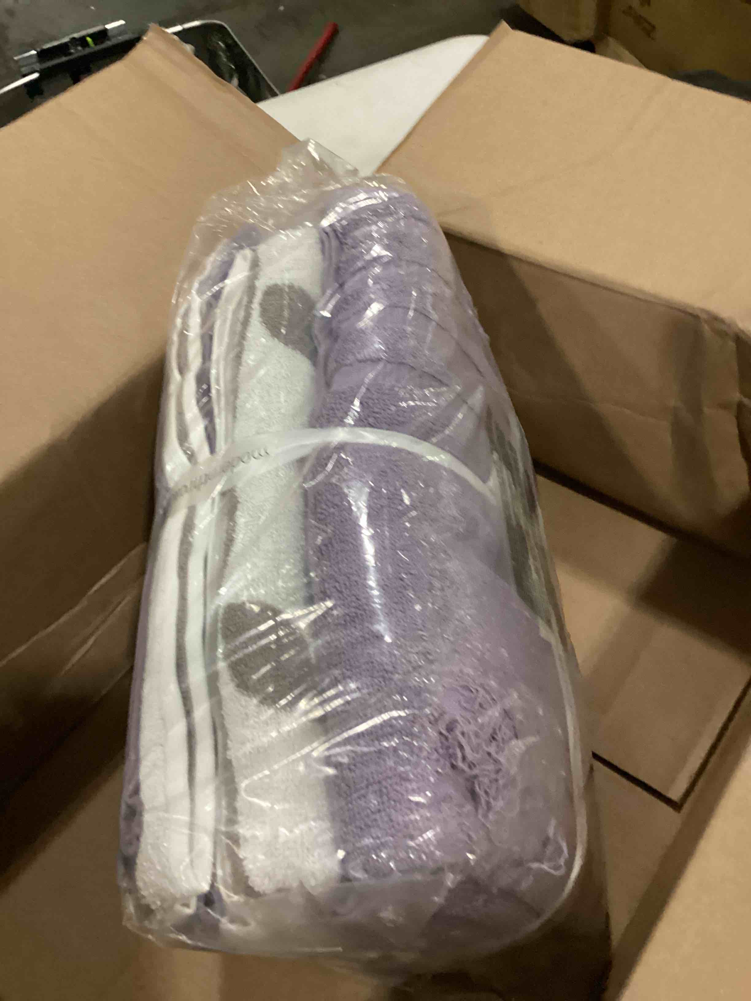 https://s3.amazonaws.com/lotting-images-prod/bidfta/RED5675889_1720464881580.jpeg