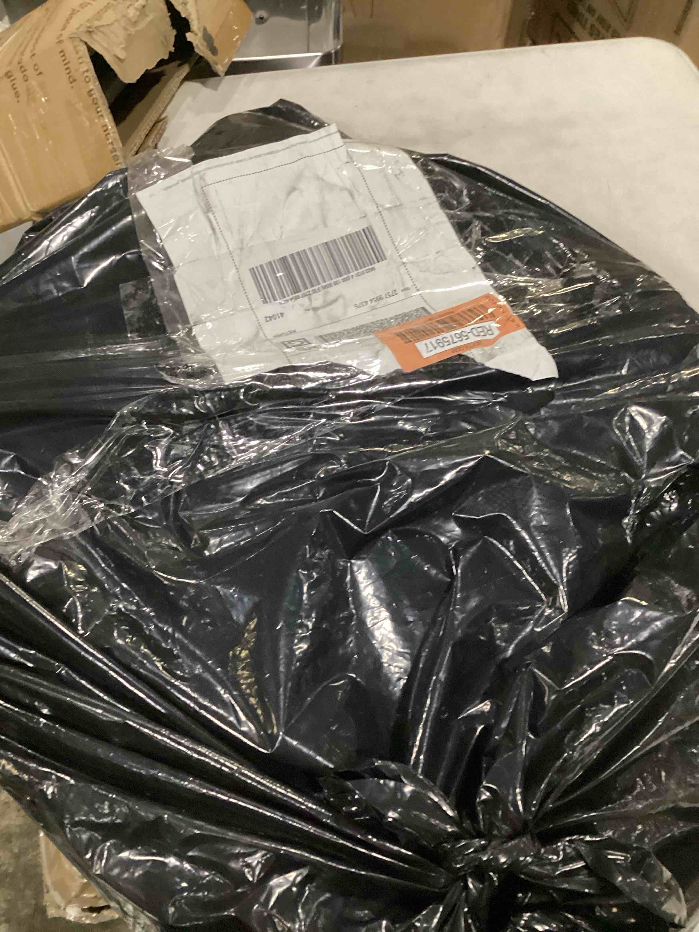 https://s3.amazonaws.com/lotting-images-prod/bidfta/RED5675917_1720535613444.jpeg