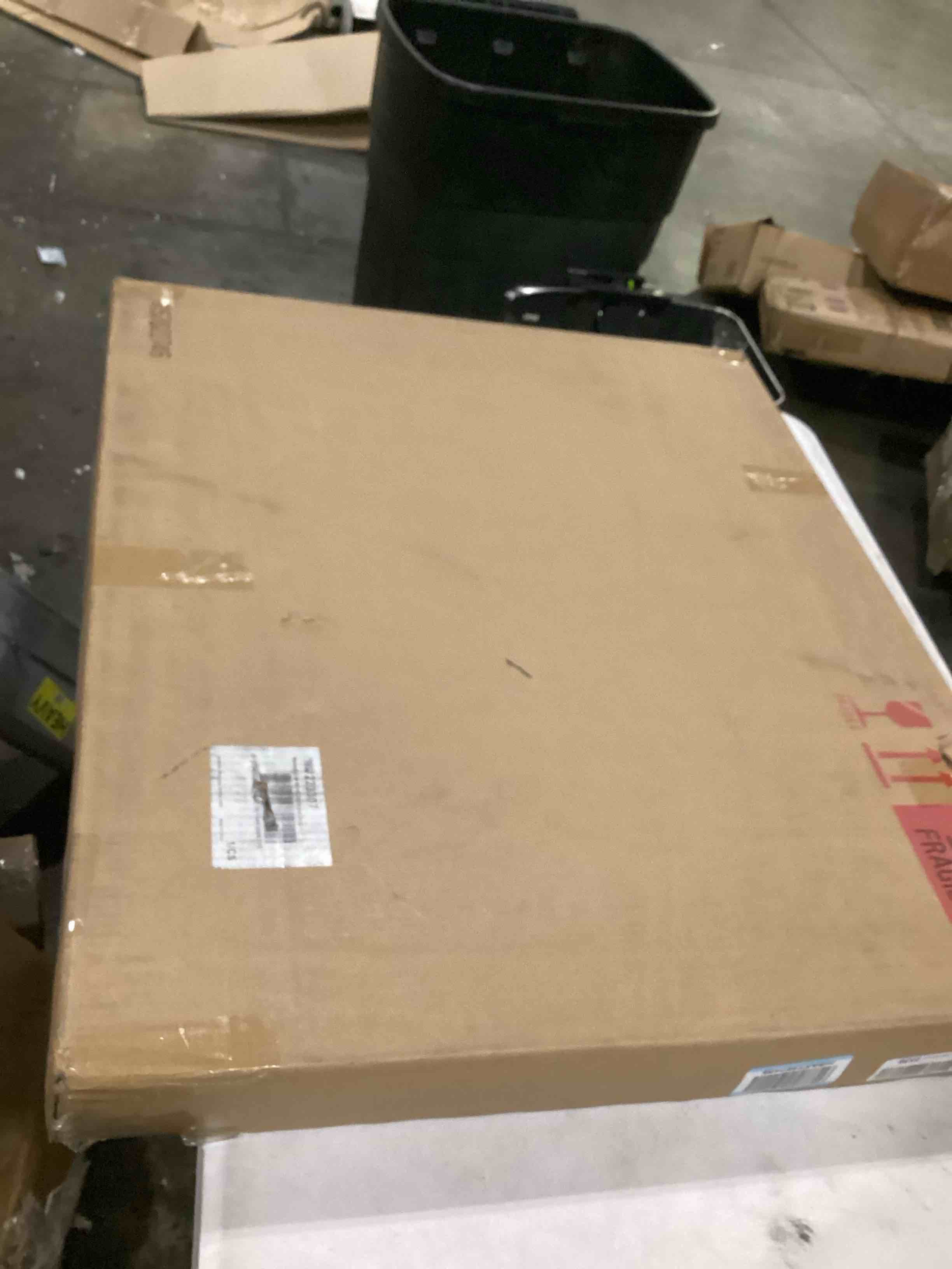 https://s3.amazonaws.com/lotting-images-prod/bidfta/RED5675928_1720540370948.jpeg