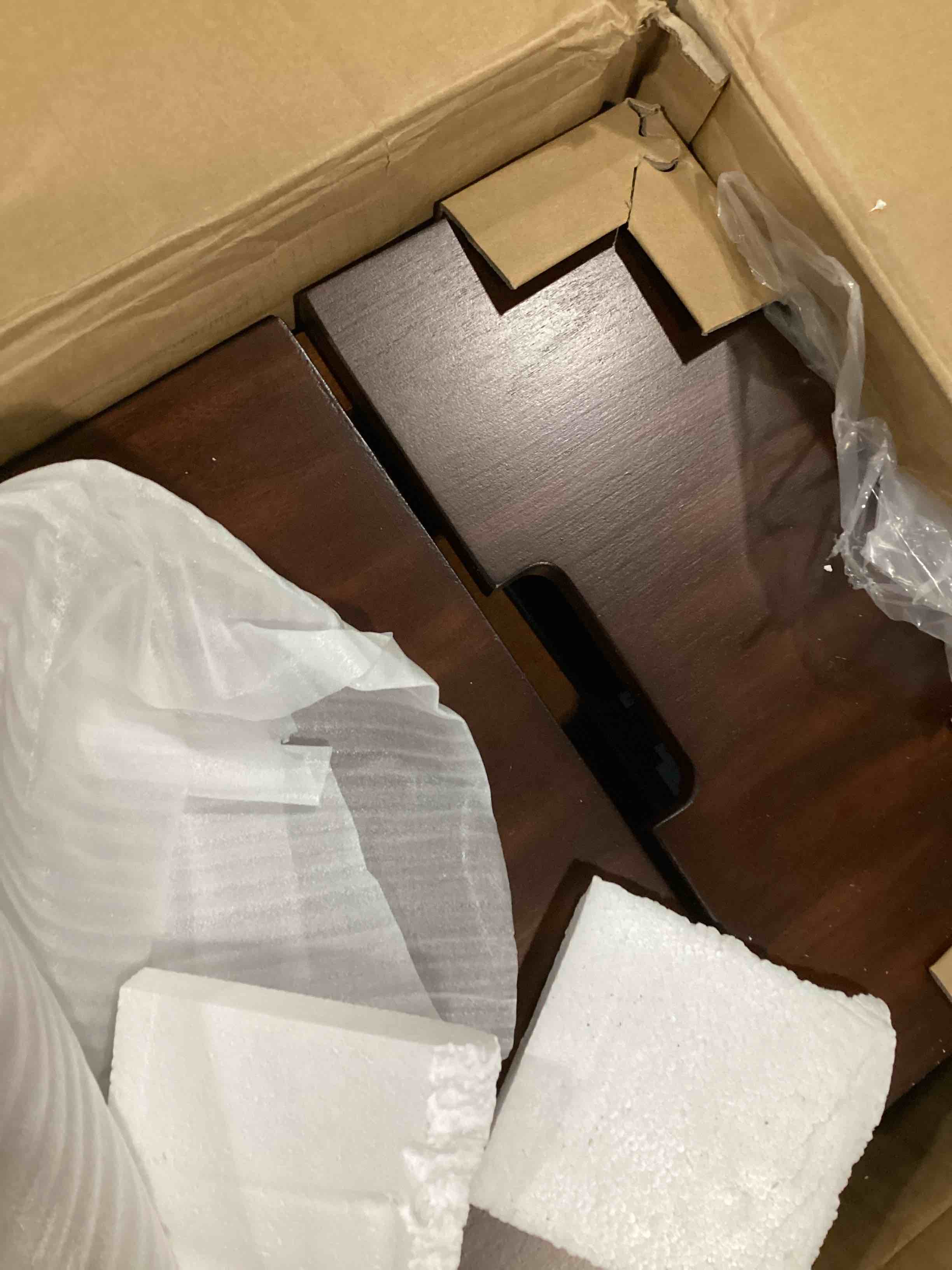 https://s3.amazonaws.com/lotting-images-prod/bidfta/RED5675933_1720543330633.jpeg