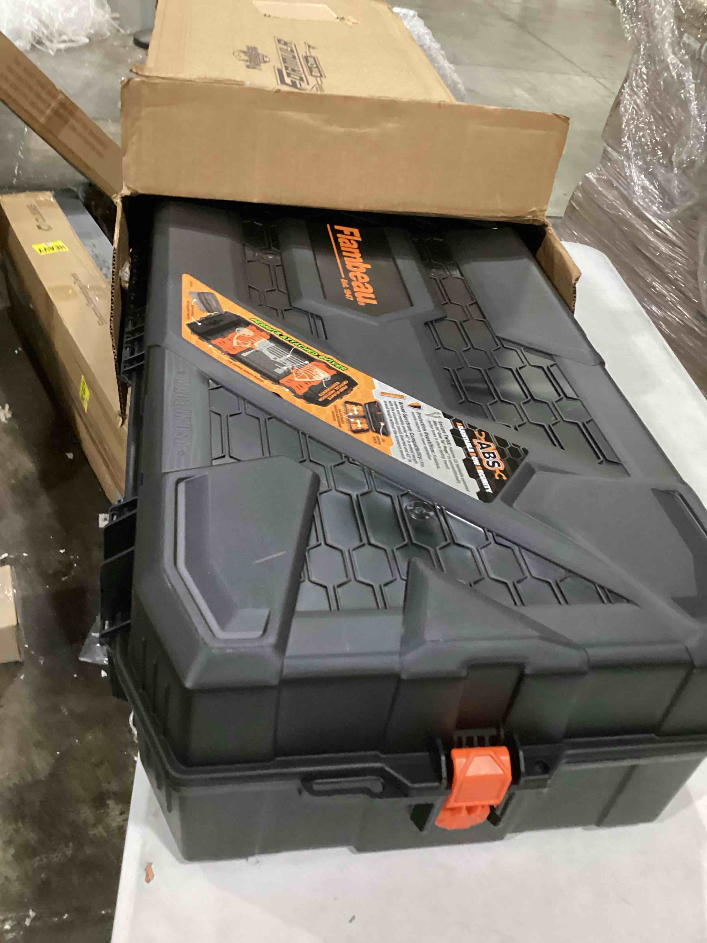 https://s3.amazonaws.com/lotting-images-prod/bidfta/RED5675941_1720544889580.jpeg