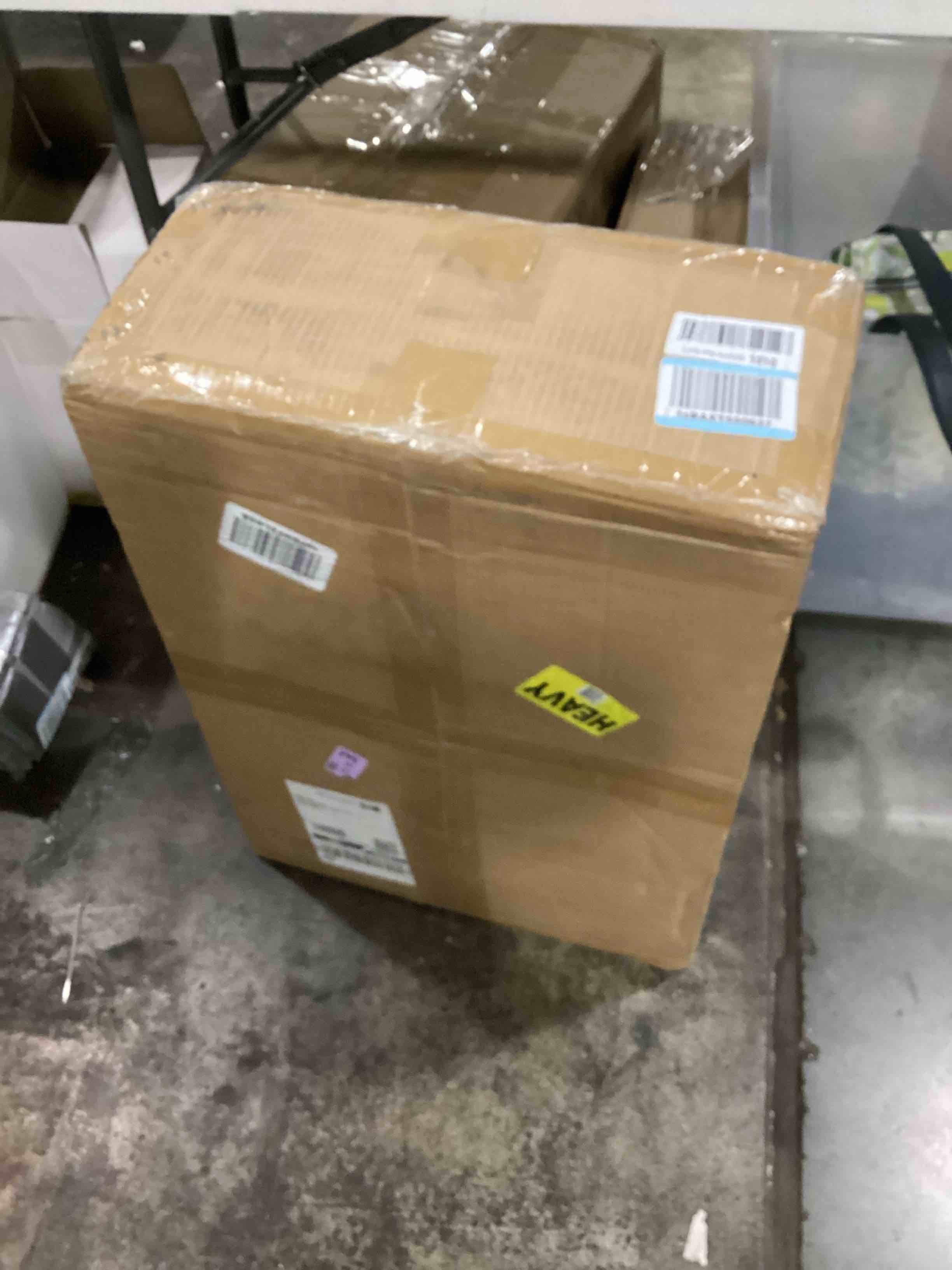 https://s3.amazonaws.com/lotting-images-prod/bidfta/RED5675992_1720615534900.jpeg