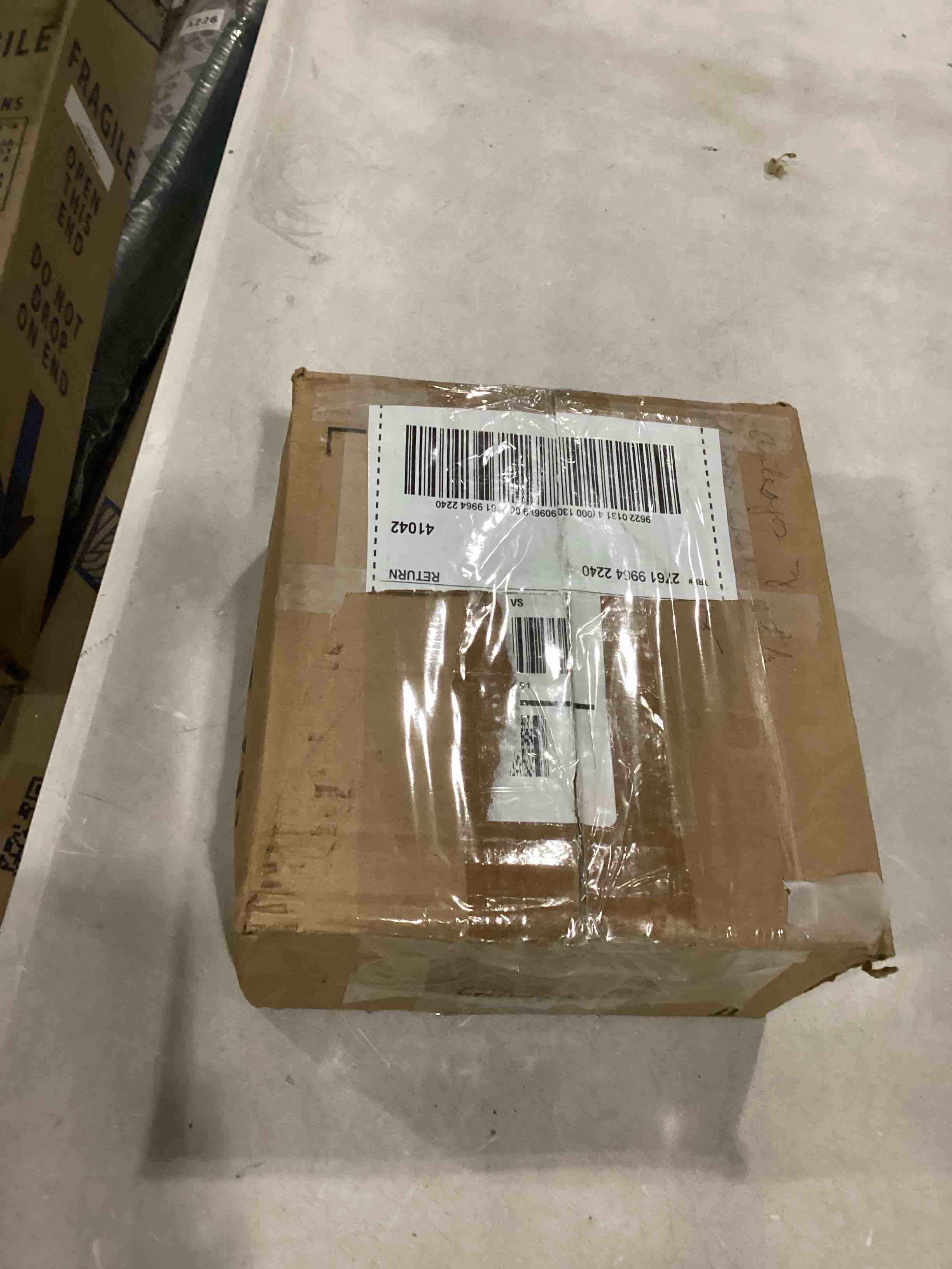 https://s3.amazonaws.com/lotting-images-prod/bidfta/RED5676329_1721064159307.jpeg
