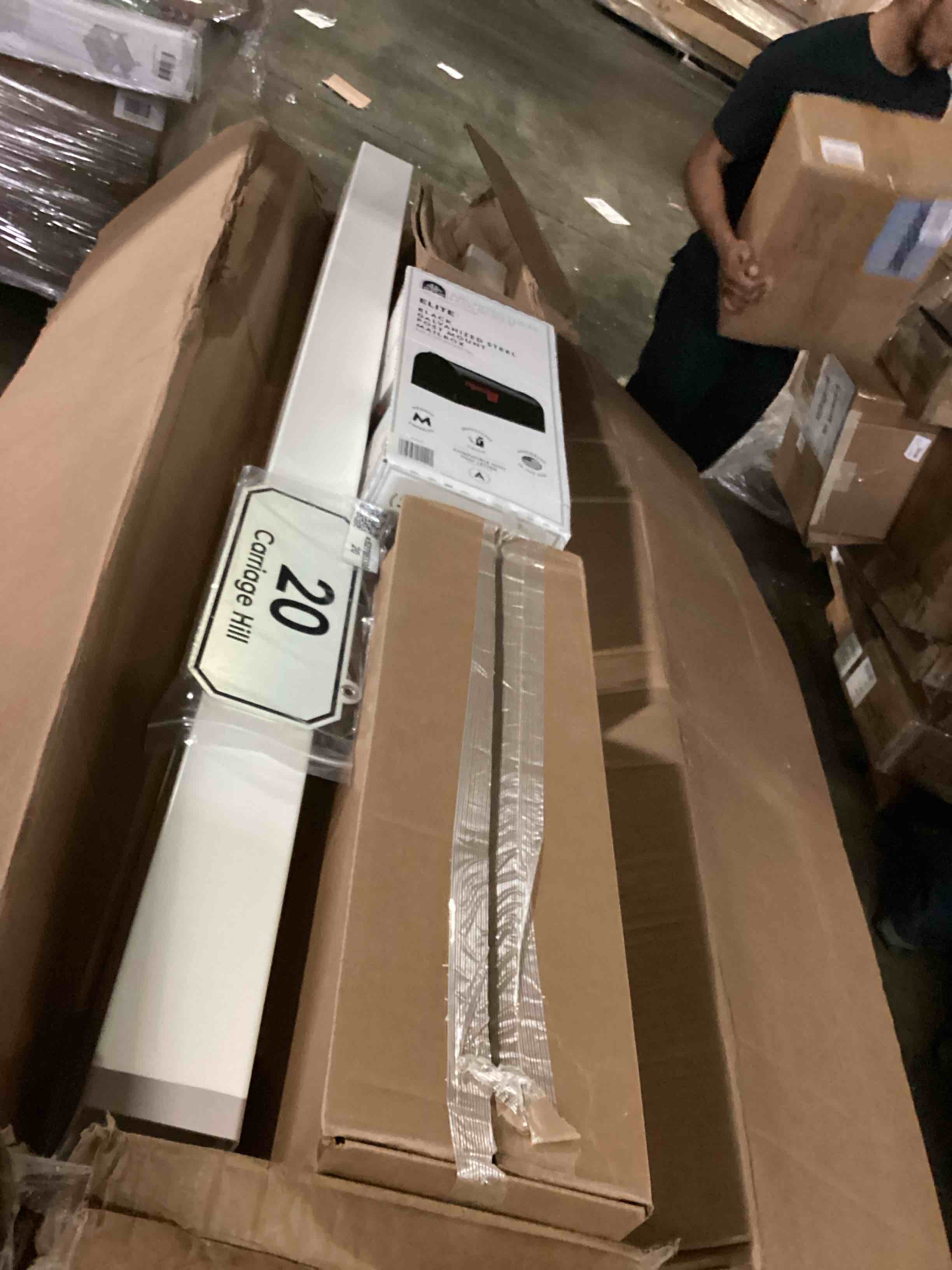 https://s3.amazonaws.com/lotting-images-prod/bidfta/RED5676512_1718882967297.jpeg