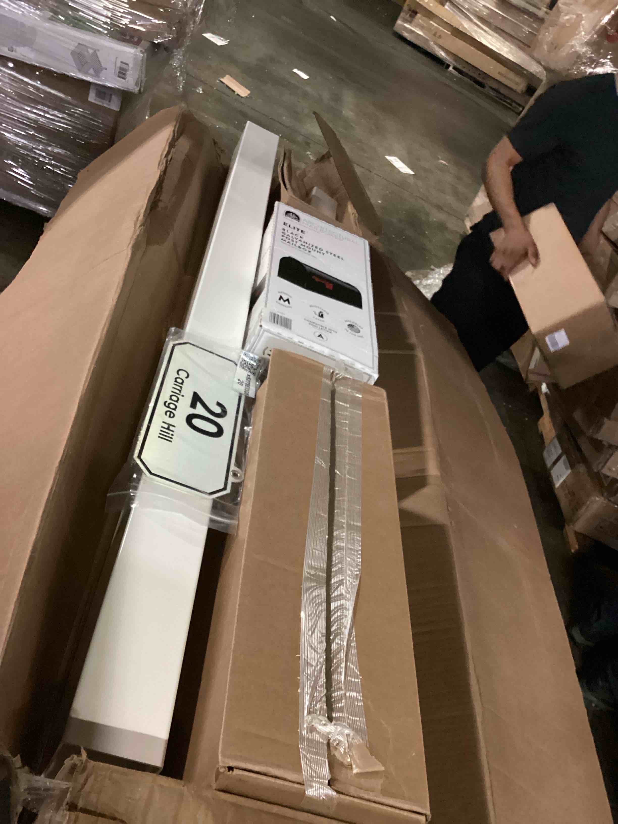 https://s3.amazonaws.com/lotting-images-prod/bidfta/RED5676512_1718882968783.jpeg