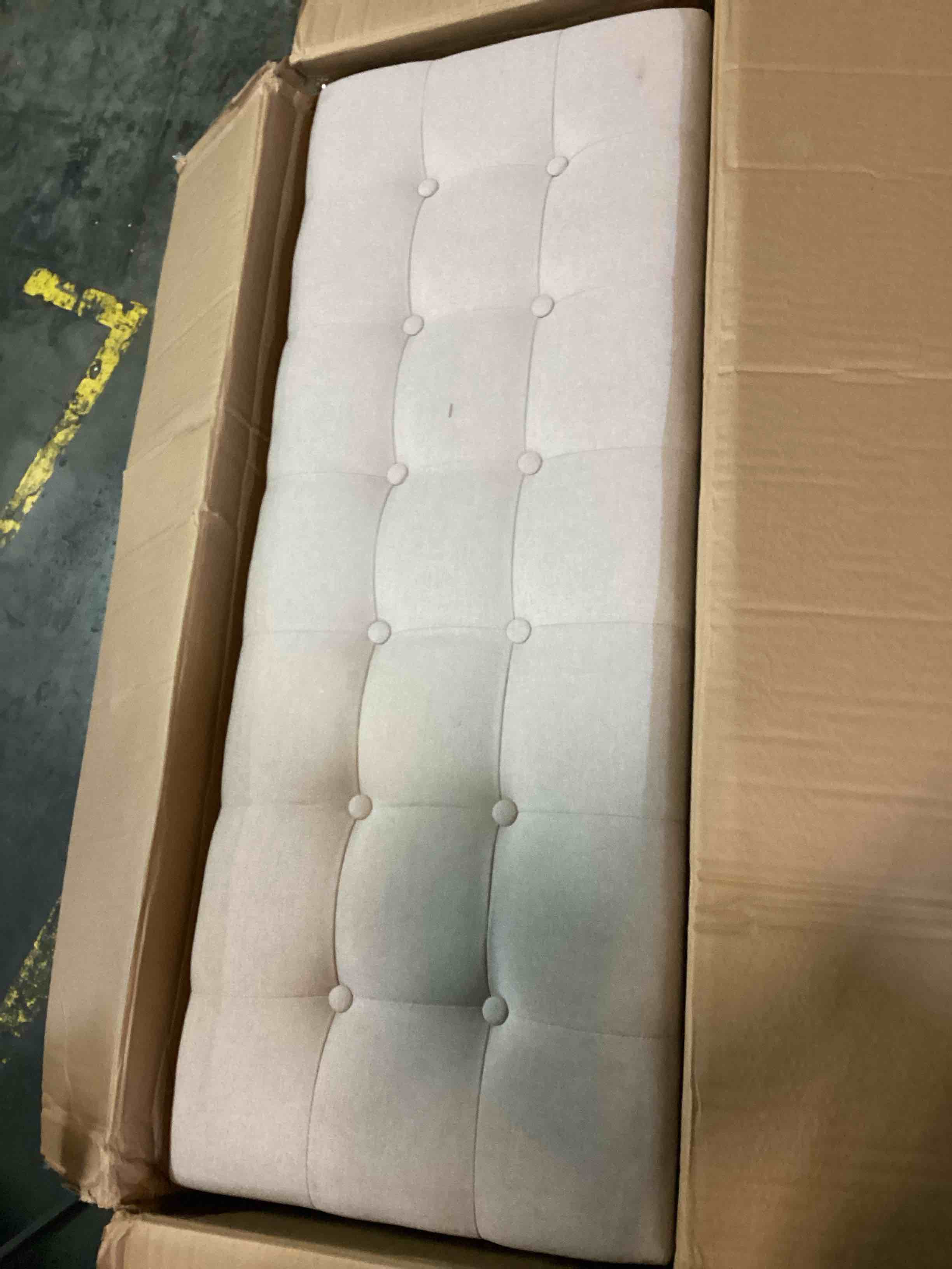 https://s3.amazonaws.com/lotting-images-prod/bidfta/RED5676589_1719235229675.jpeg