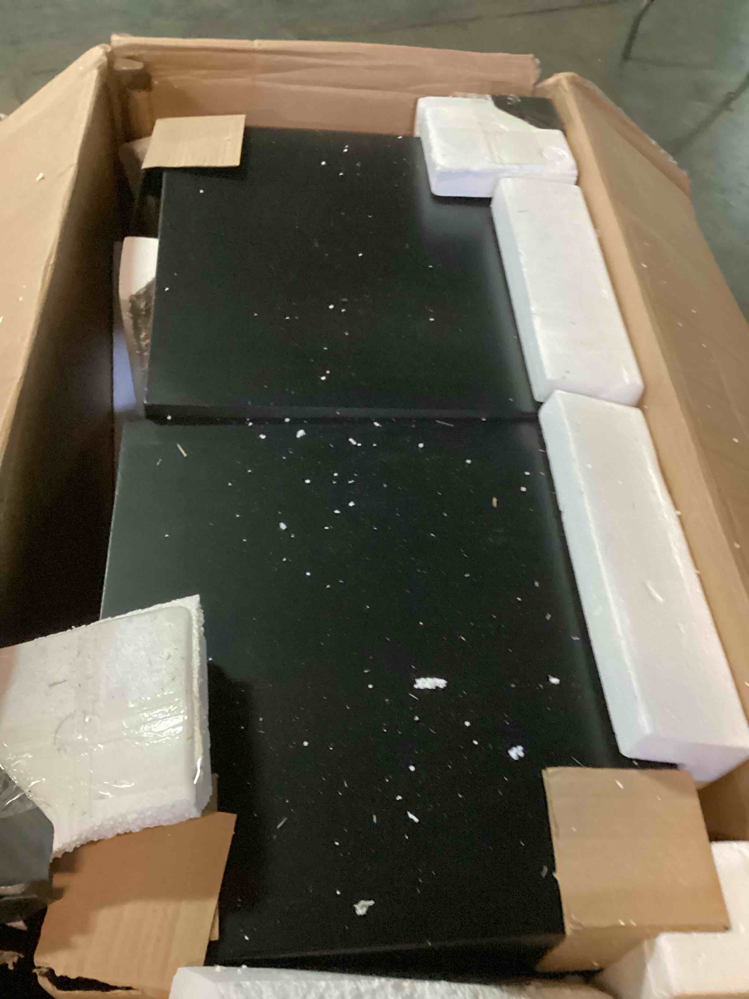 https://s3.amazonaws.com/lotting-images-prod/bidfta/RED5676591_1719237388243.jpeg