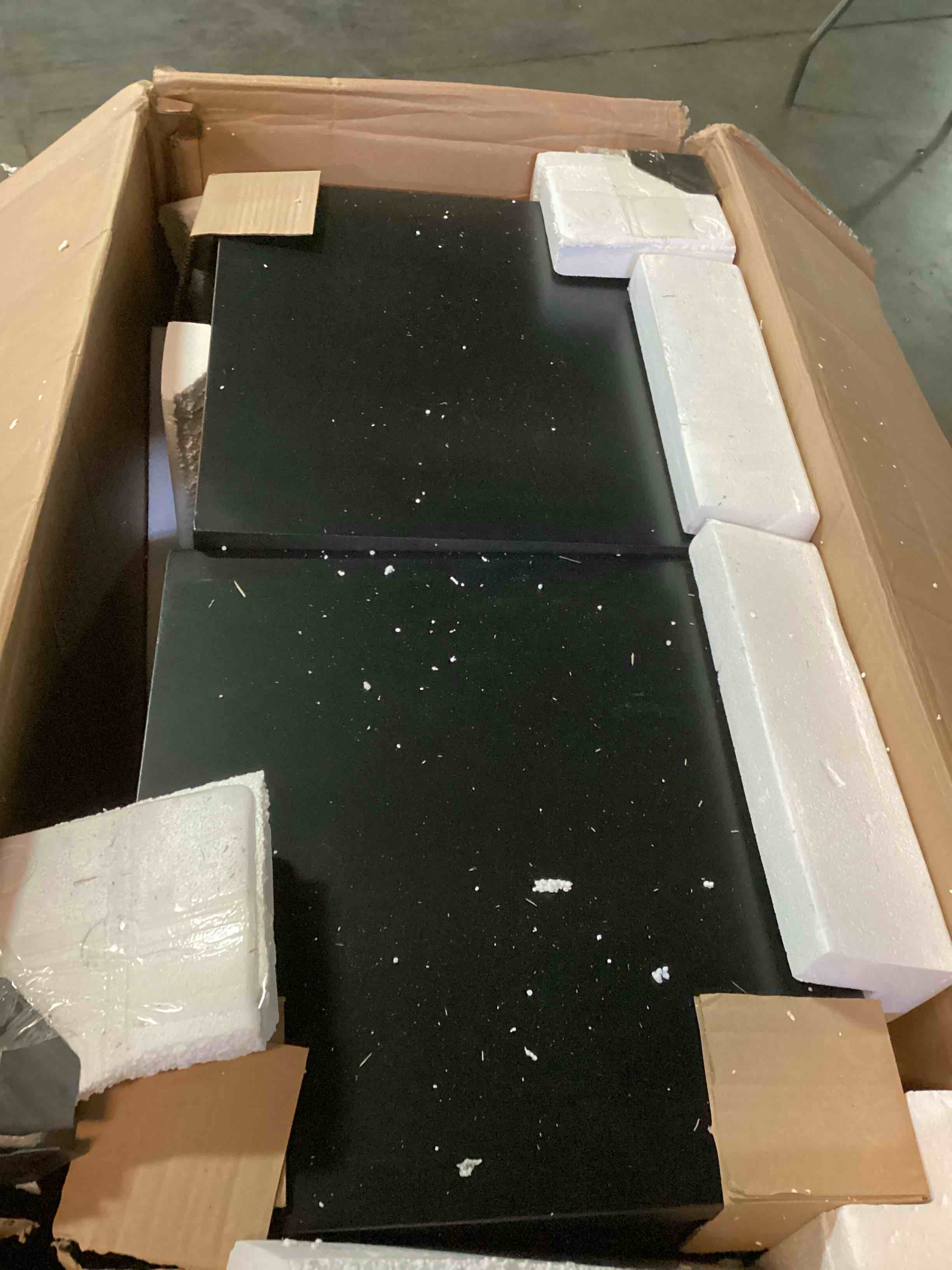 https://s3.amazonaws.com/lotting-images-prod/bidfta/RED5676591_1719237389762.jpeg
