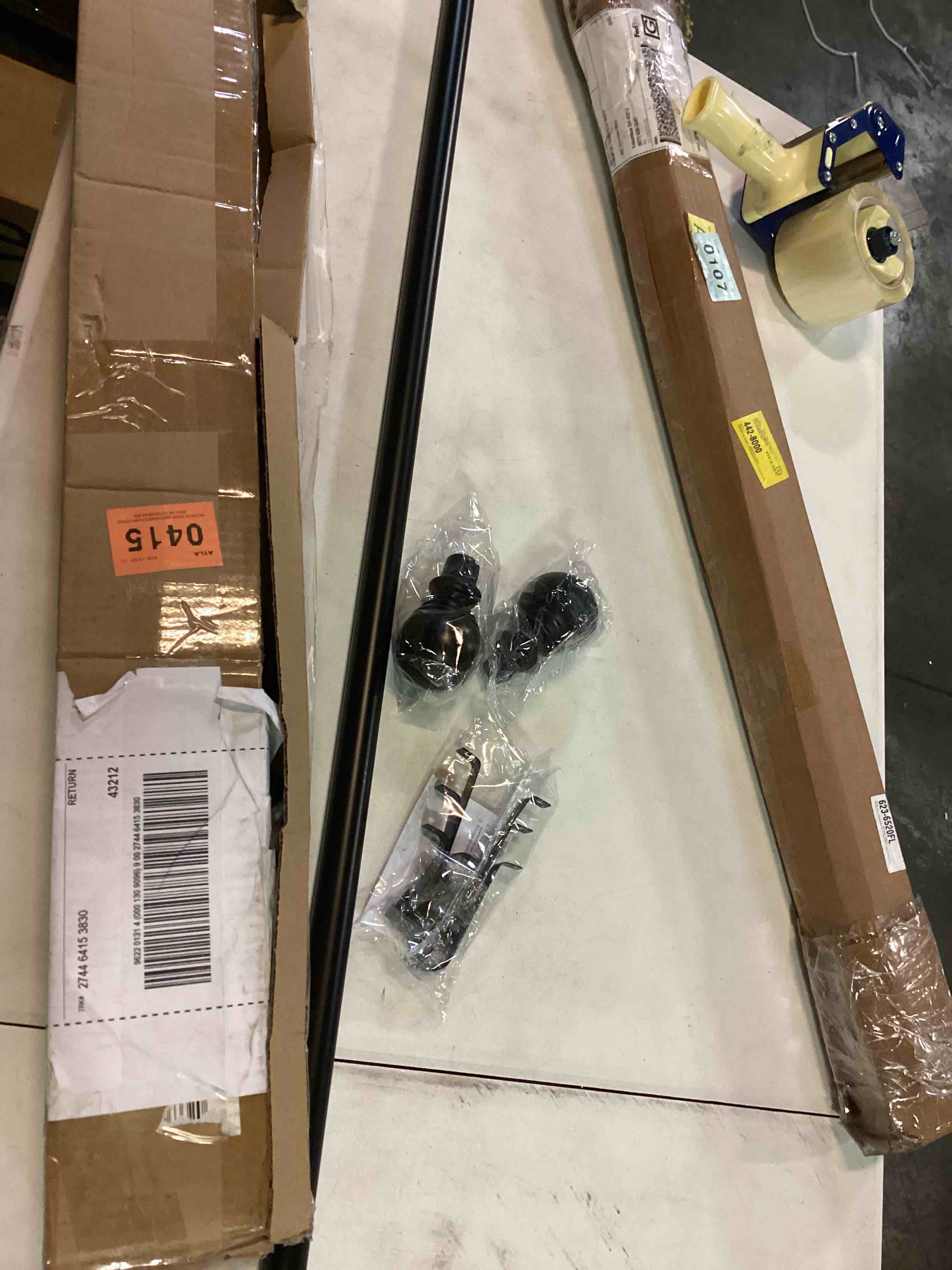 https://s3.amazonaws.com/lotting-images-prod/bidfta/RED5676603_1719317912591.jpeg