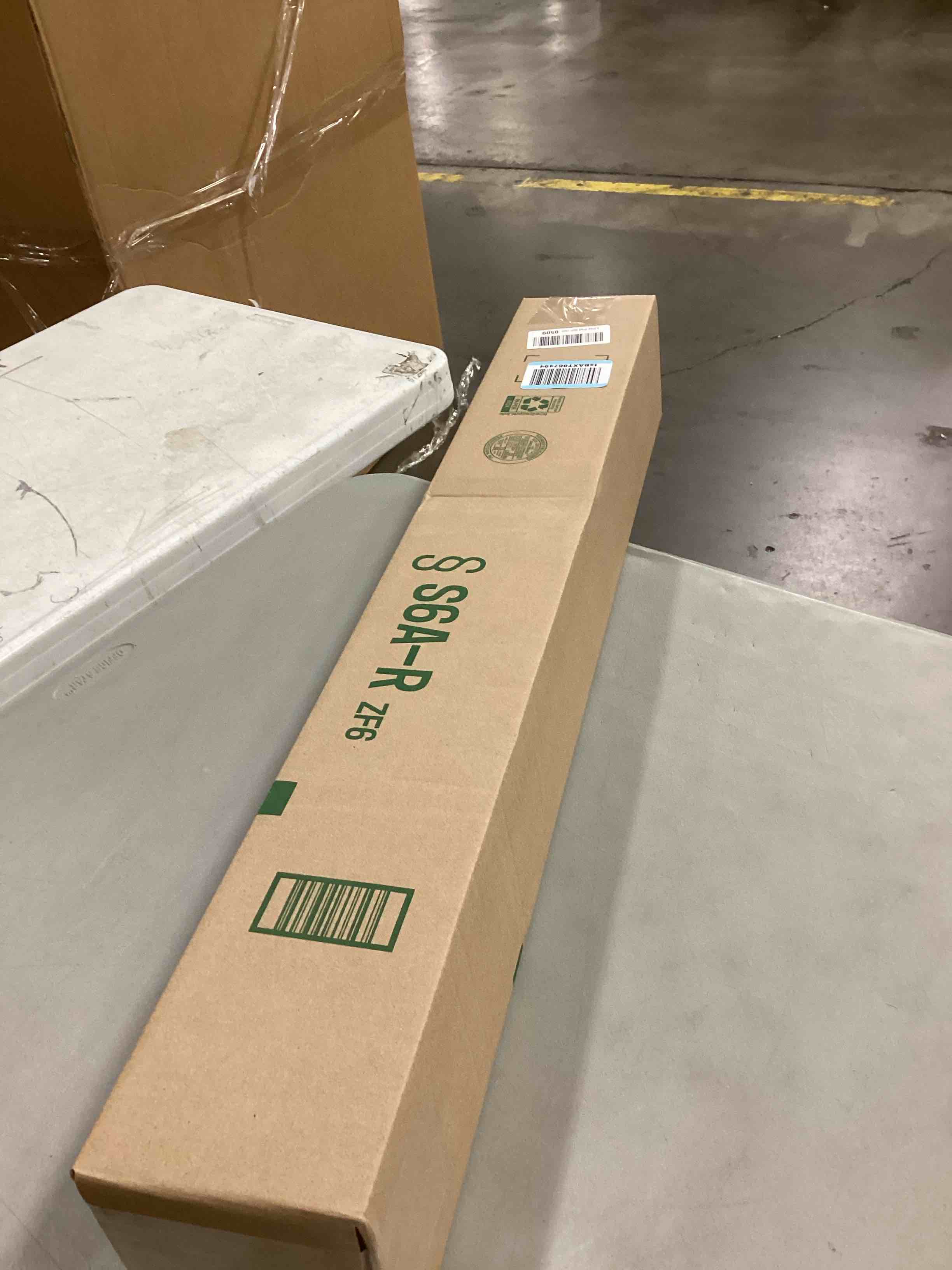 https://s3.amazonaws.com/lotting-images-prod/bidfta/RED5676994_1724155110735.jpeg