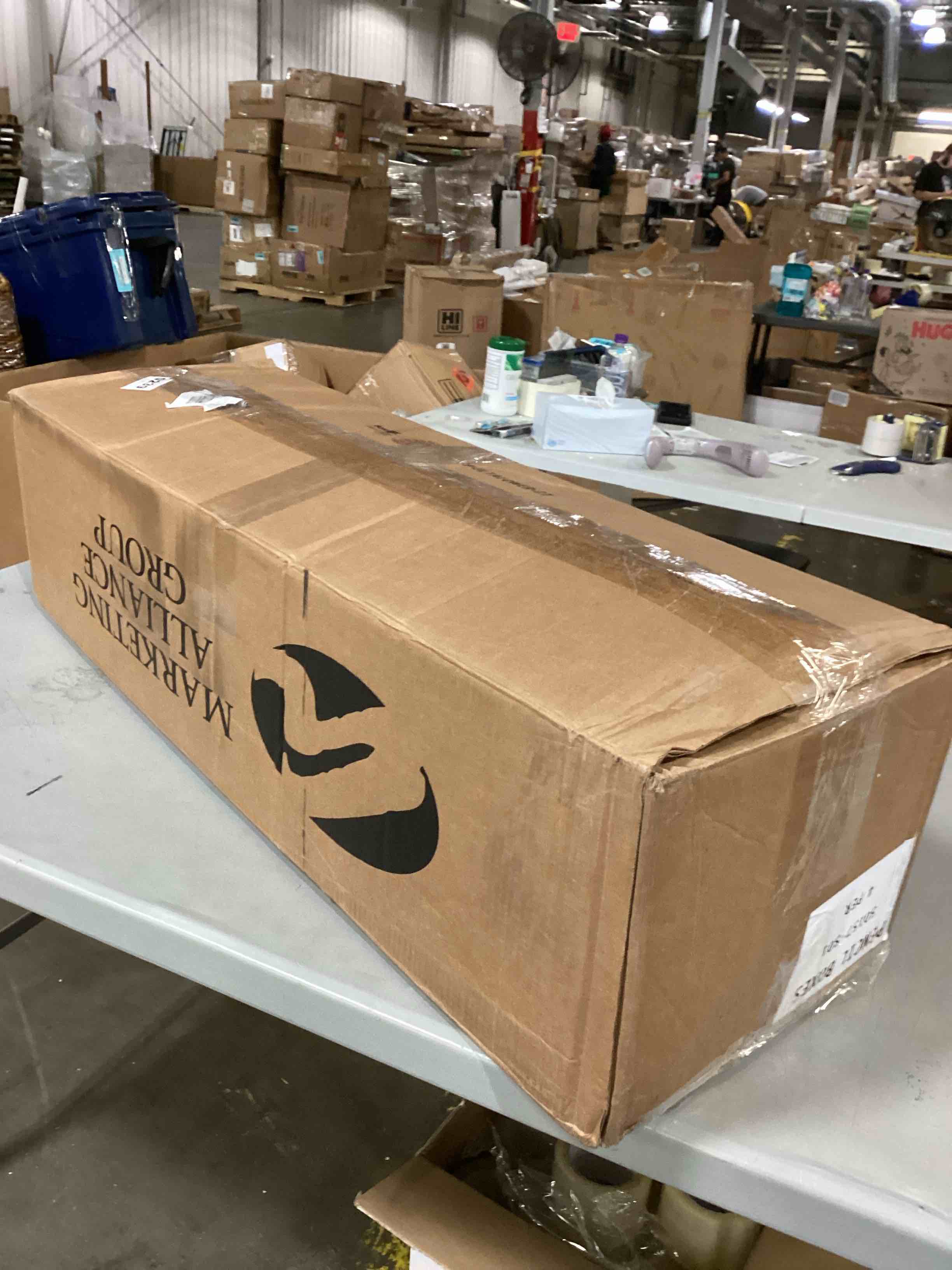 https://s3.amazonaws.com/lotting-images-prod/bidfta/RED5677140_1724773372498.jpeg